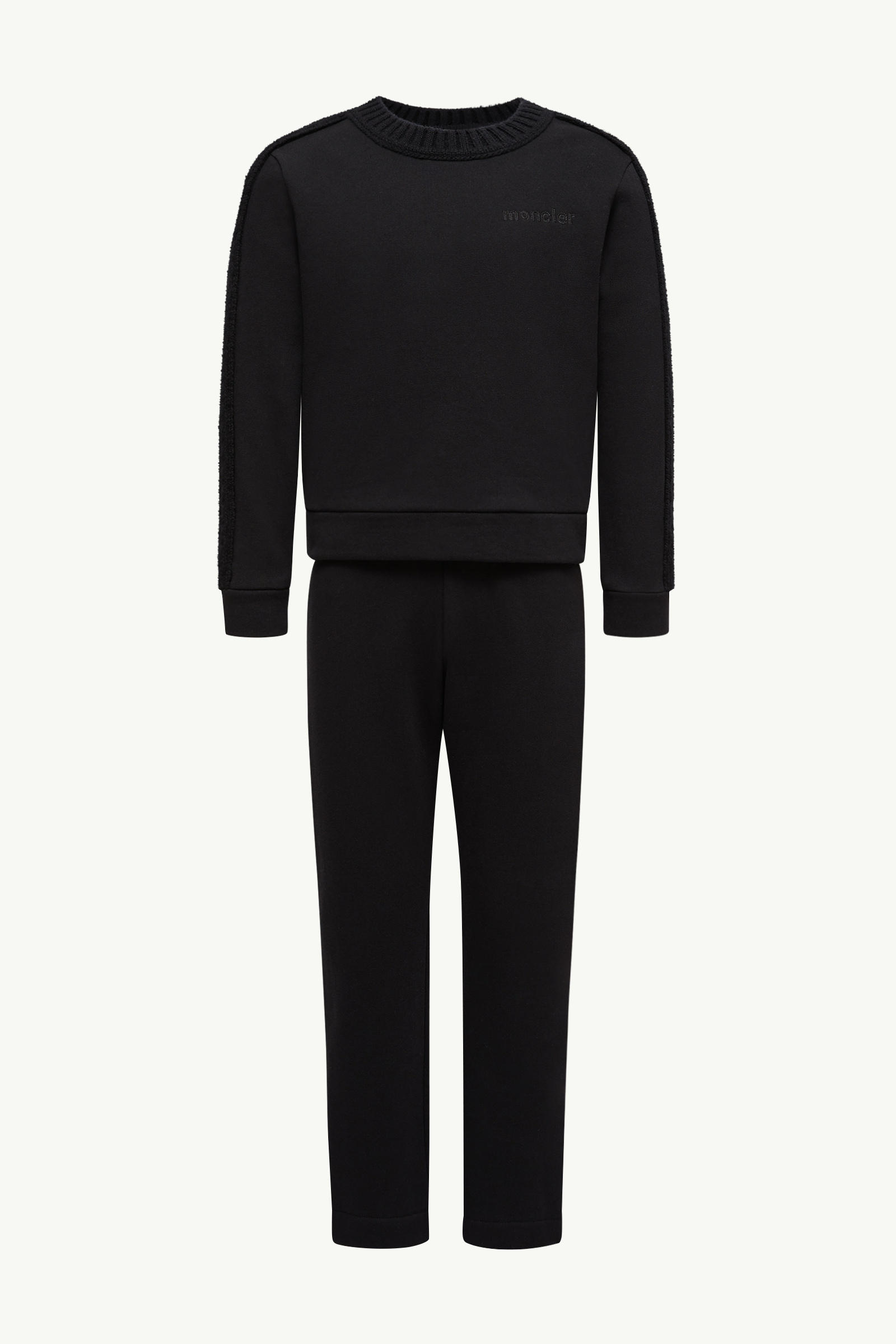 https://moncler-cdn.thron.com/api/v1/content-delivery/shares/dpx6uv/contents/K29548M00004899PS999_F/image/K29548M00004899PS999_F