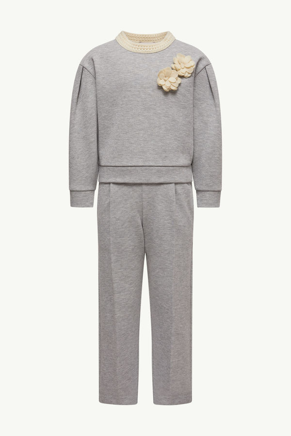 https://moncler-cdn.thron.com/api/v1/content-delivery/shares/dpx6uv/contents/K29548M0001089B76984_F/image/K29548M0001089B76984_F