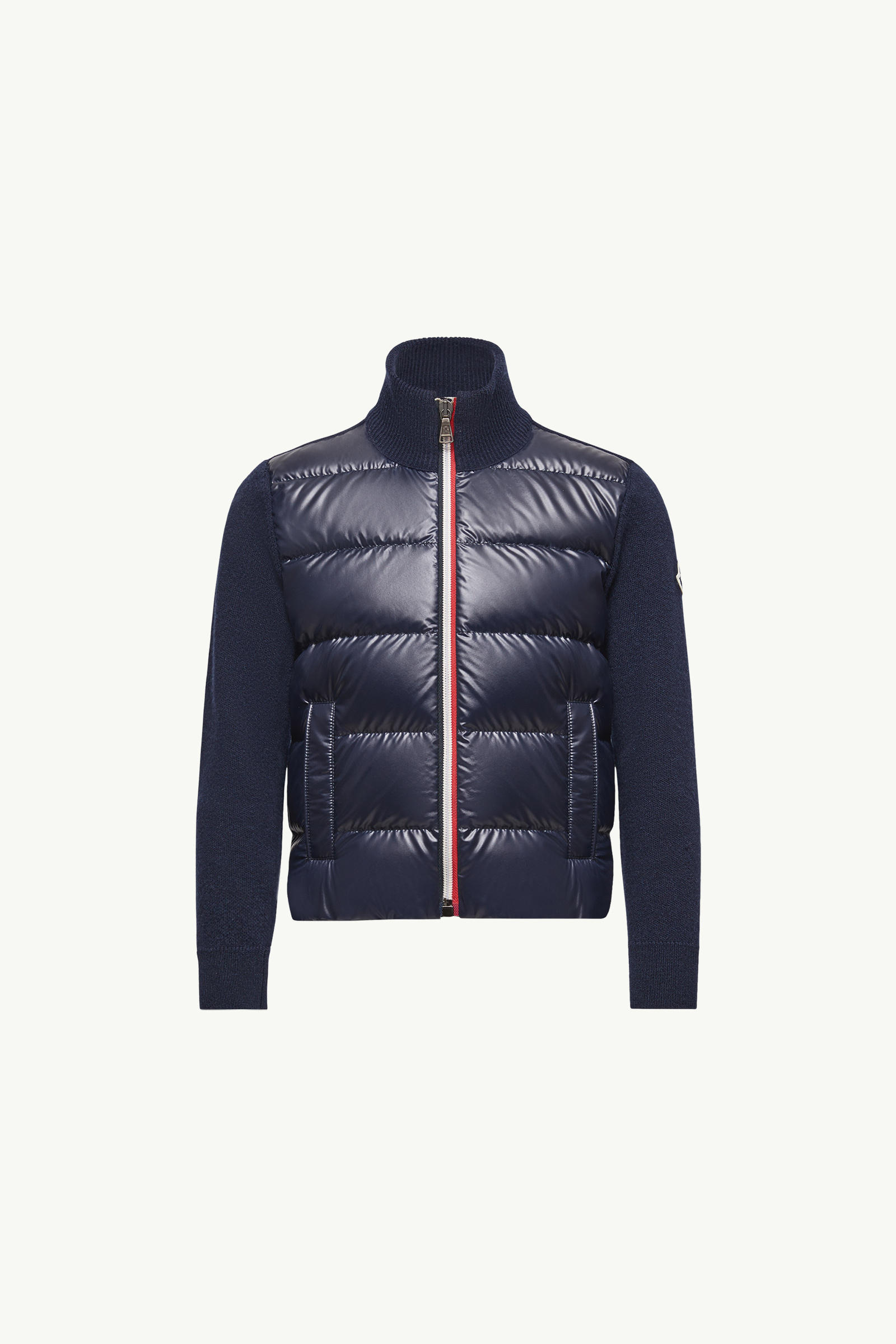 https://moncler-cdn.thron.com/api/v1/content-delivery/shares/dpx6uv/contents/K29549B00006M1241745_F/image/K29549B00006M1241745_F