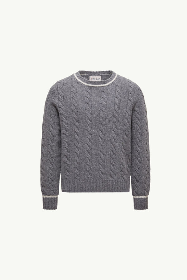 https://moncler-cdn.thron.com/api/v1/content-delivery/shares/dpx6uv/contents/K29549C00004M1241988_F/image/K29549C00004M1241988_F