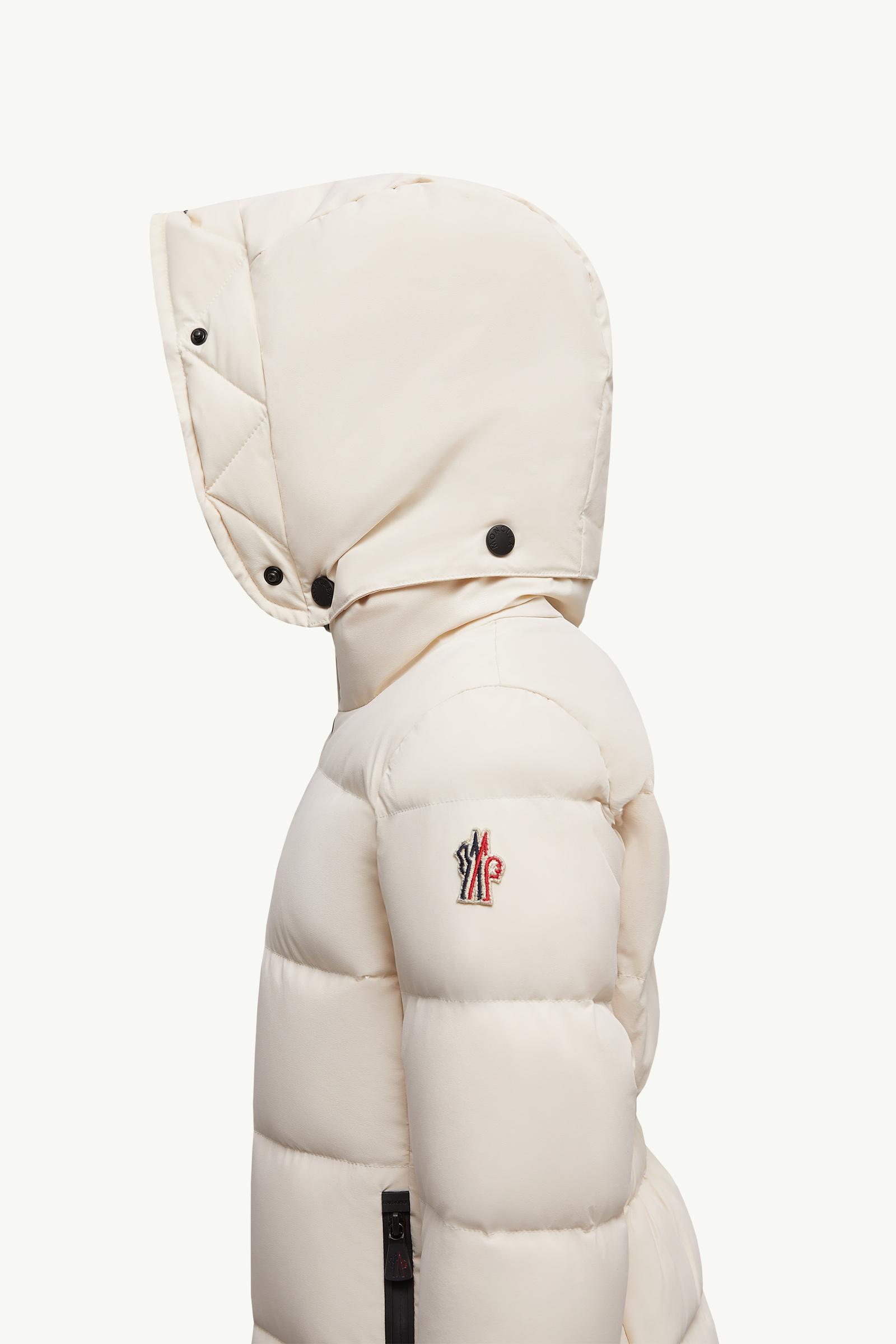 Plumífero de esquí con capucha y ribetes de piel sintética New Guyane Niña Blanco Marfil Moncler 1