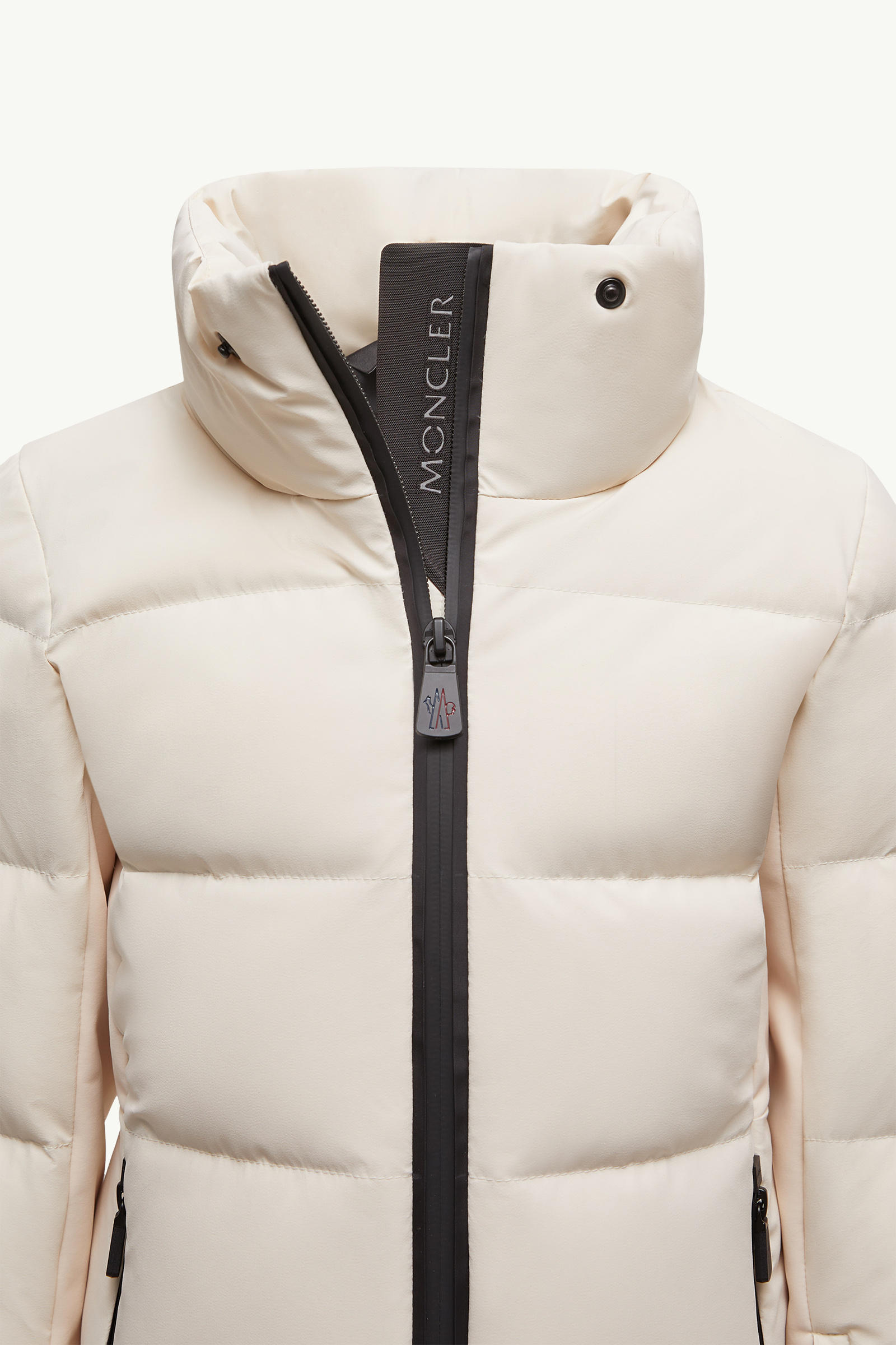 Plumífero de esquí con capucha y ribetes de piel sintética New Guyane Niña Blanco Marfil Moncler 3