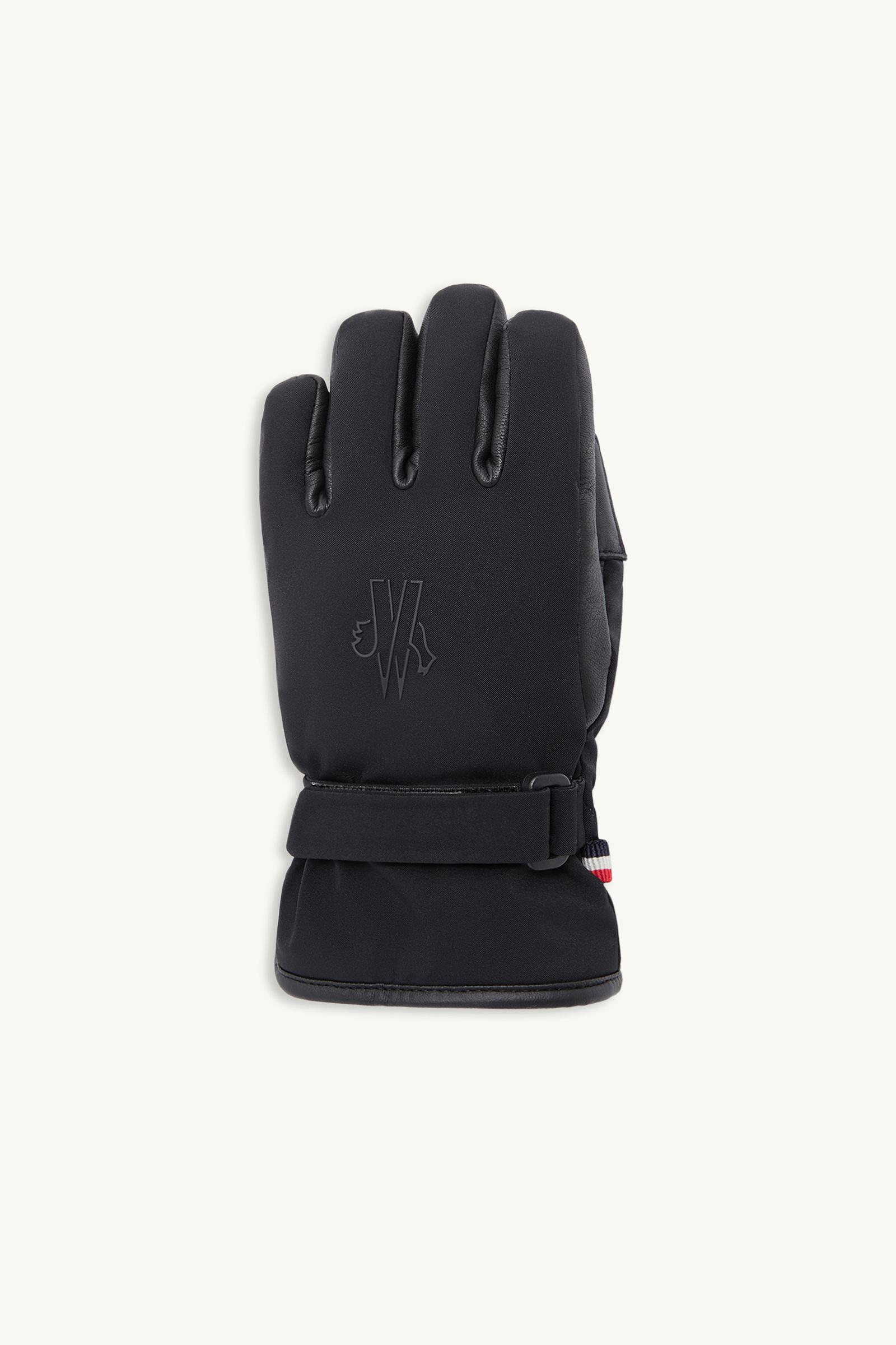 Padded Gloves_findInBoutique_image