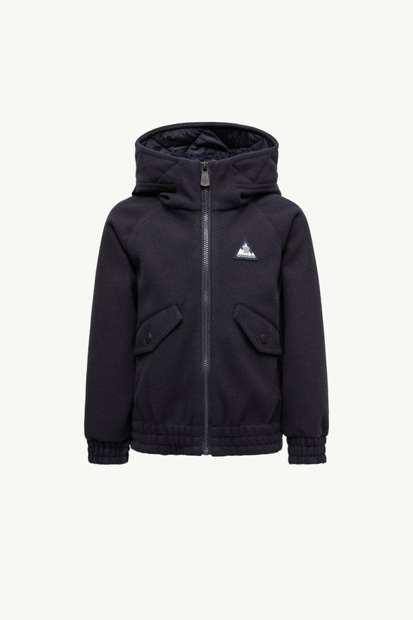 https://moncler-cdn.thron.com/api/v1/content-delivery/shares/dpx6uv/contents/K29578G0000789B08742_F/image/K29578G0000789B08742_F