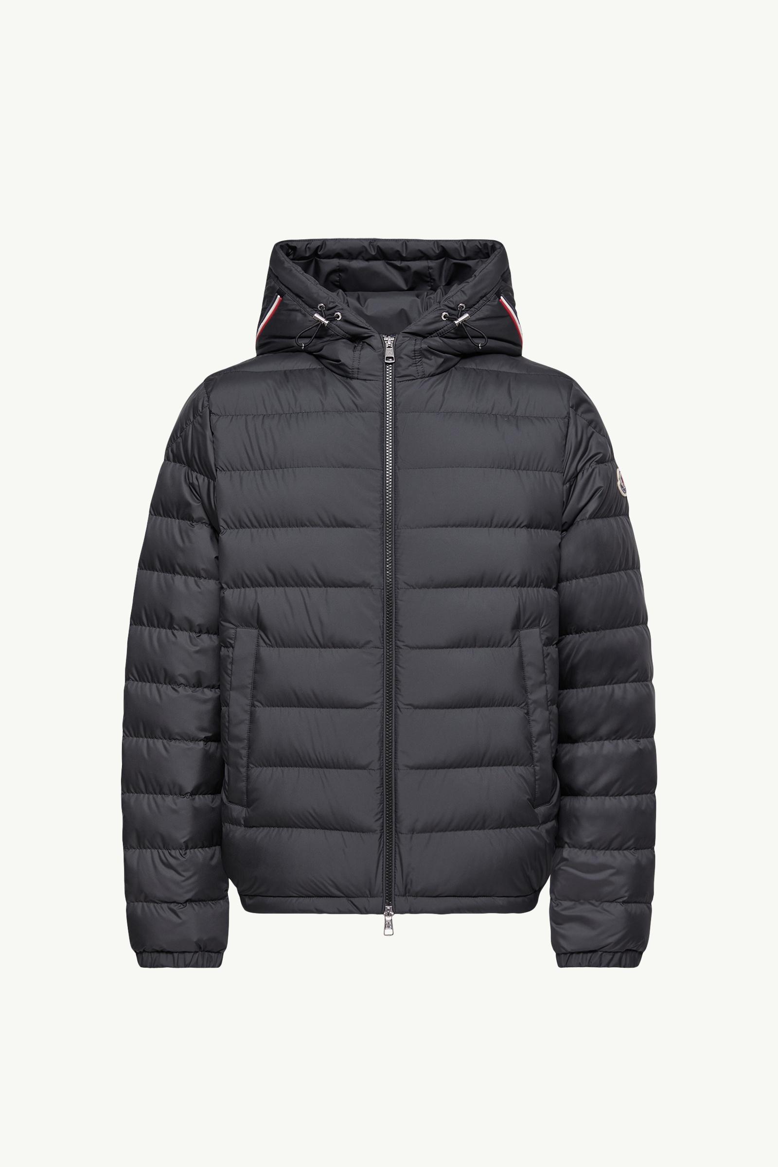 https://moncler-cdn.thron.com/api/v1/content-delivery/shares/dpx6uv/contents/L10911A00006597X2999_F/image/L10911A00006597X2999_F