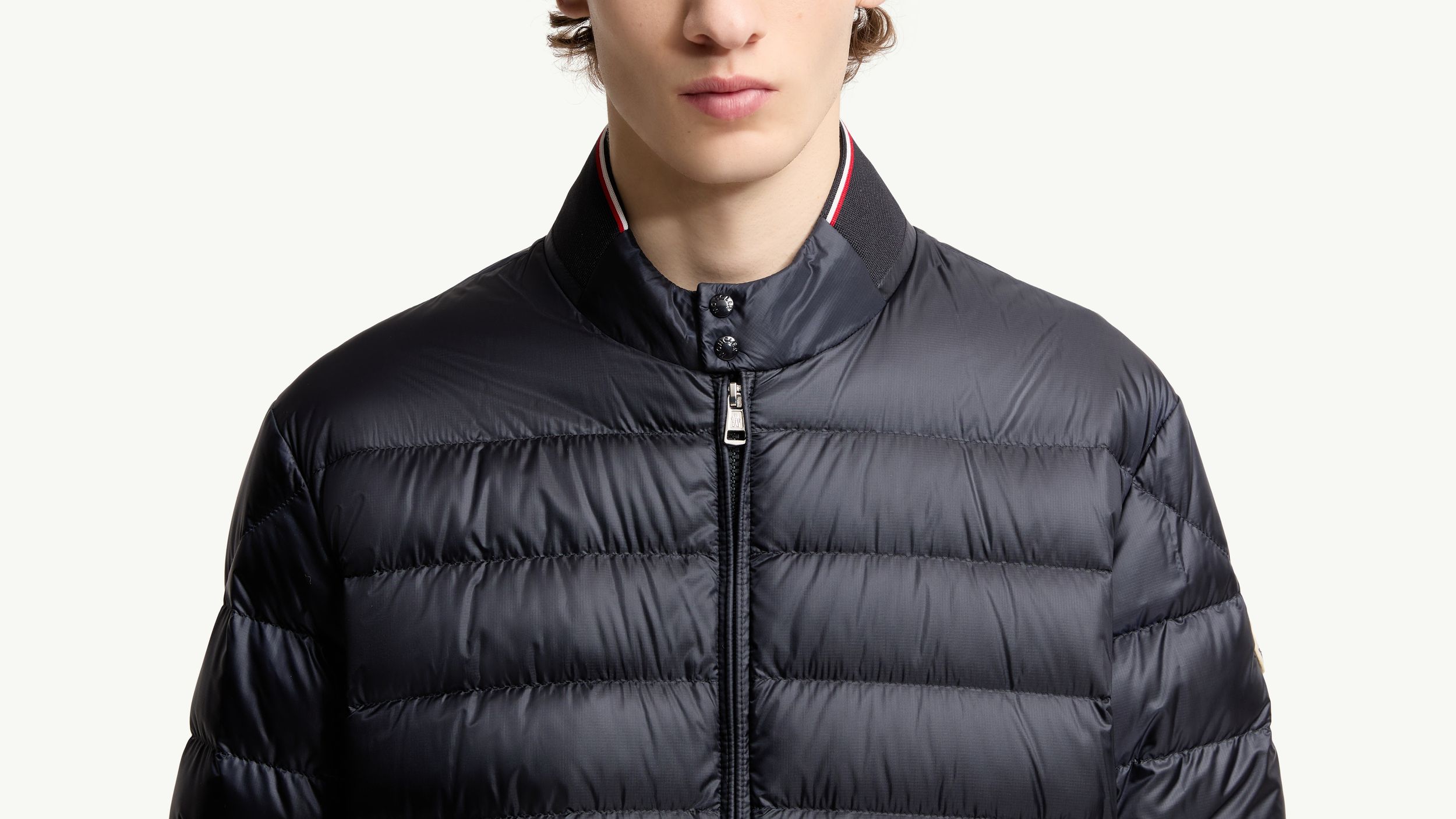 Slide 2 - product.feature.detailtricolorpipingcollar.title