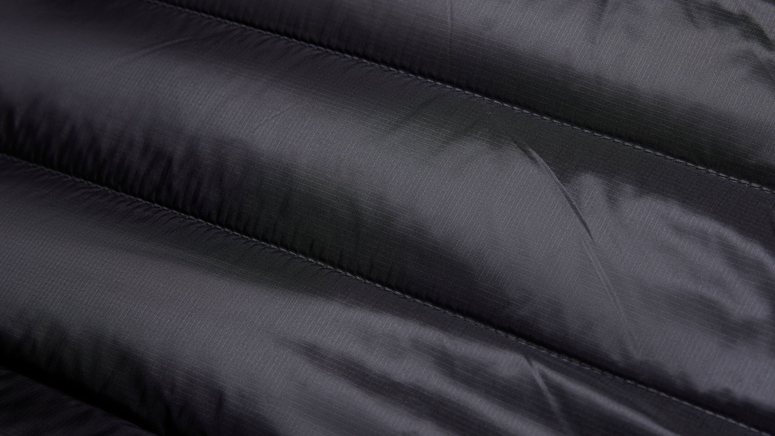 Slide 3 - product.feature.textureripstopmaterial.title