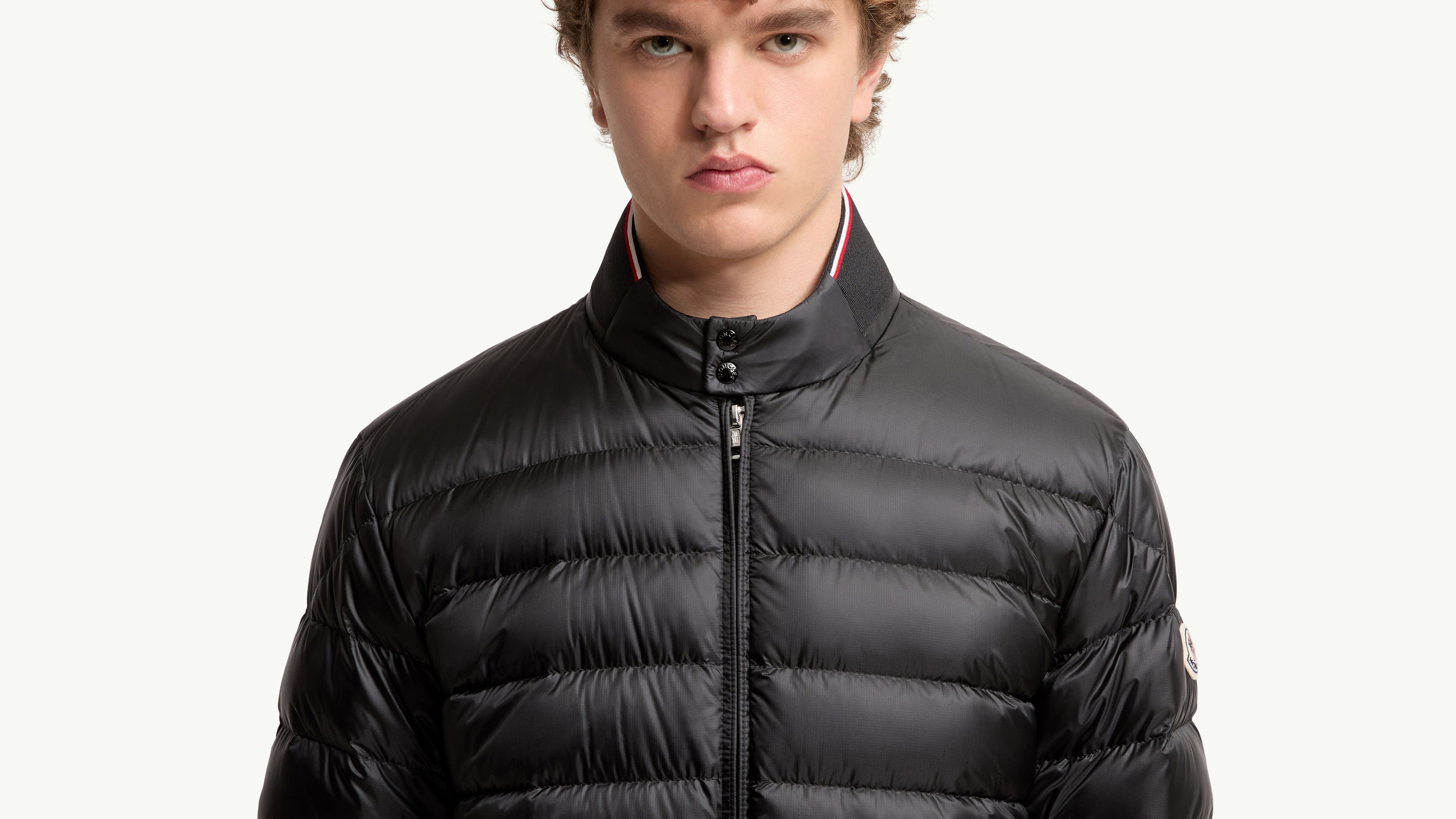 Slide 2 - product.feature.detailtricolorpipingcollar.title