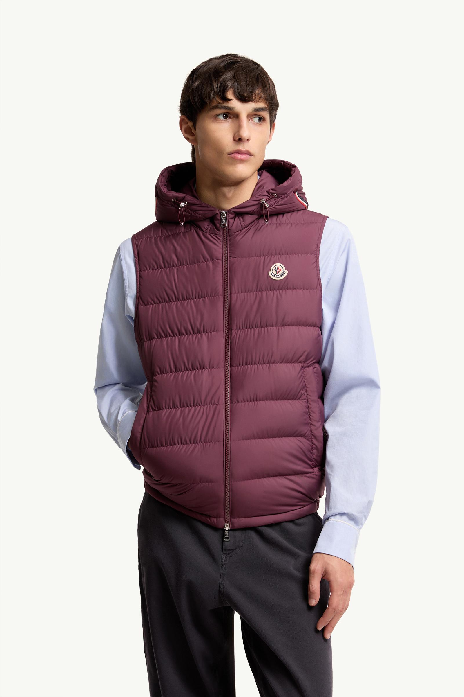 マー。。モンクレール　LUBERON GILET ダウンベスト、 Burgundy Marseillan Hooded Down Vest - Vests for Men | Moncler US
