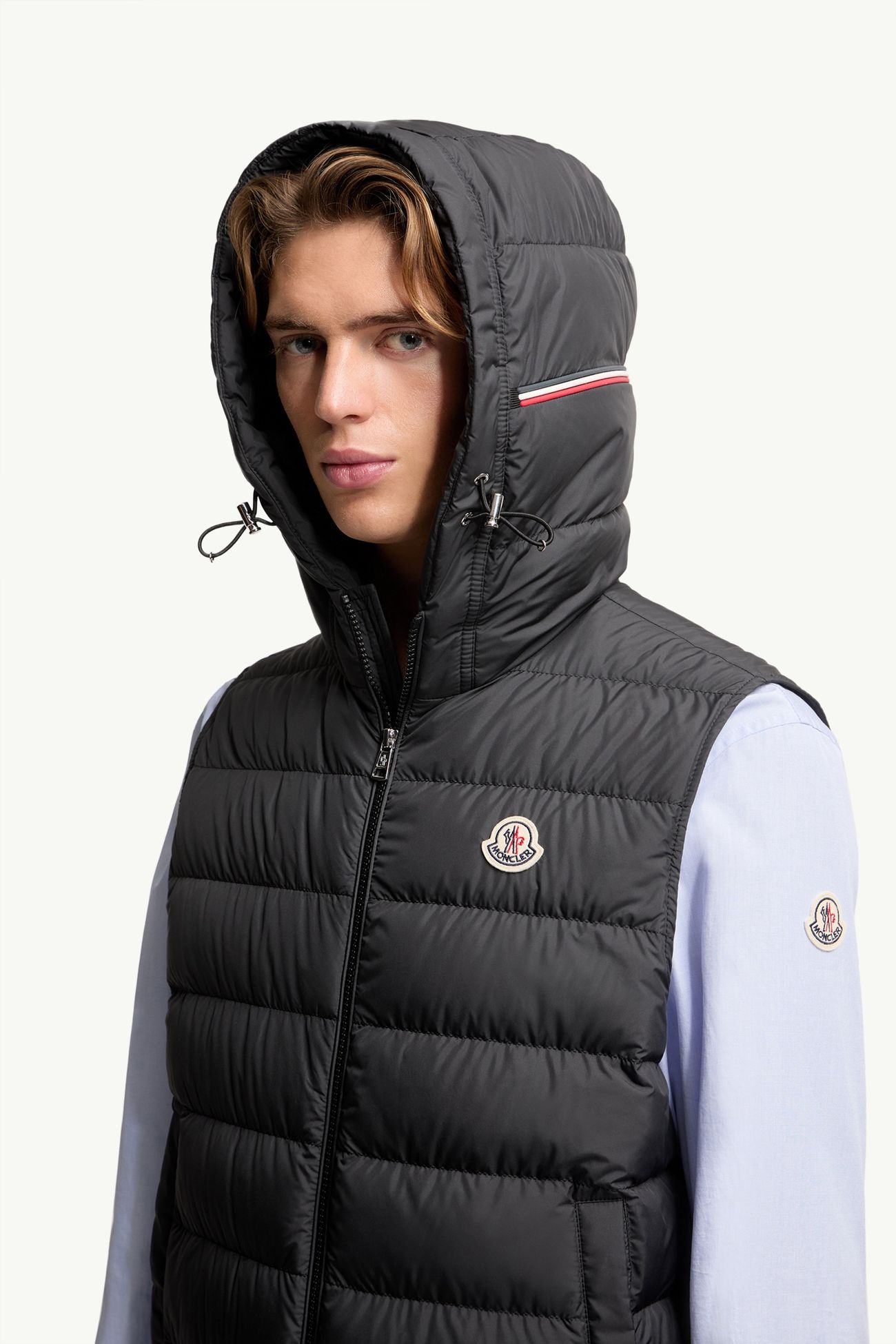 Gilet Imbottito in Piuma con Cappuccio Marseillan Uomo Nero Moncler 1