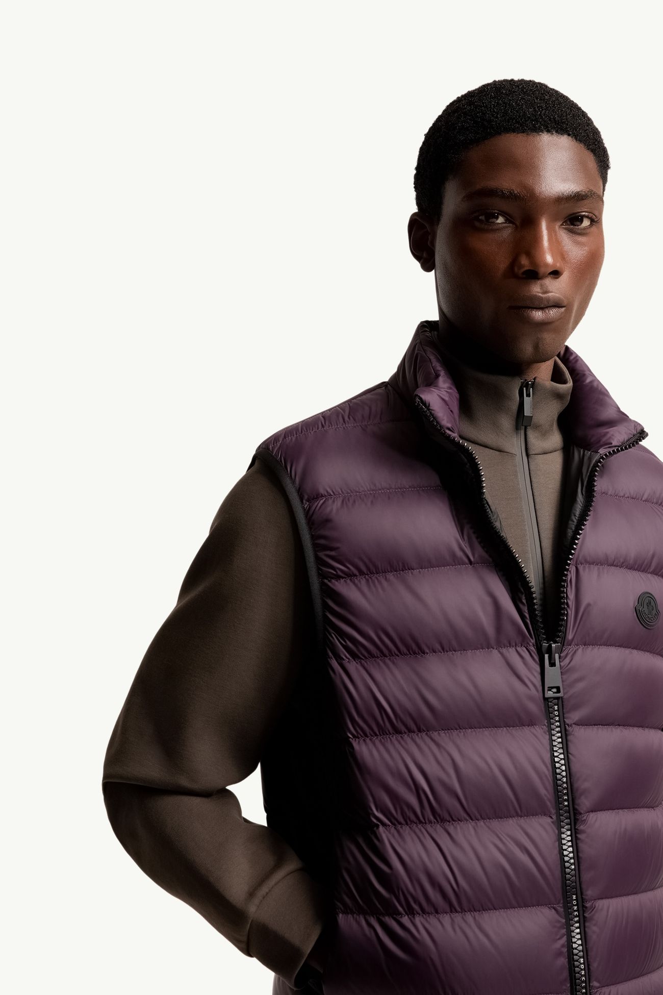 Gilet imbottito in piuma Deneb Uomo Rosso Uva Moncler 5