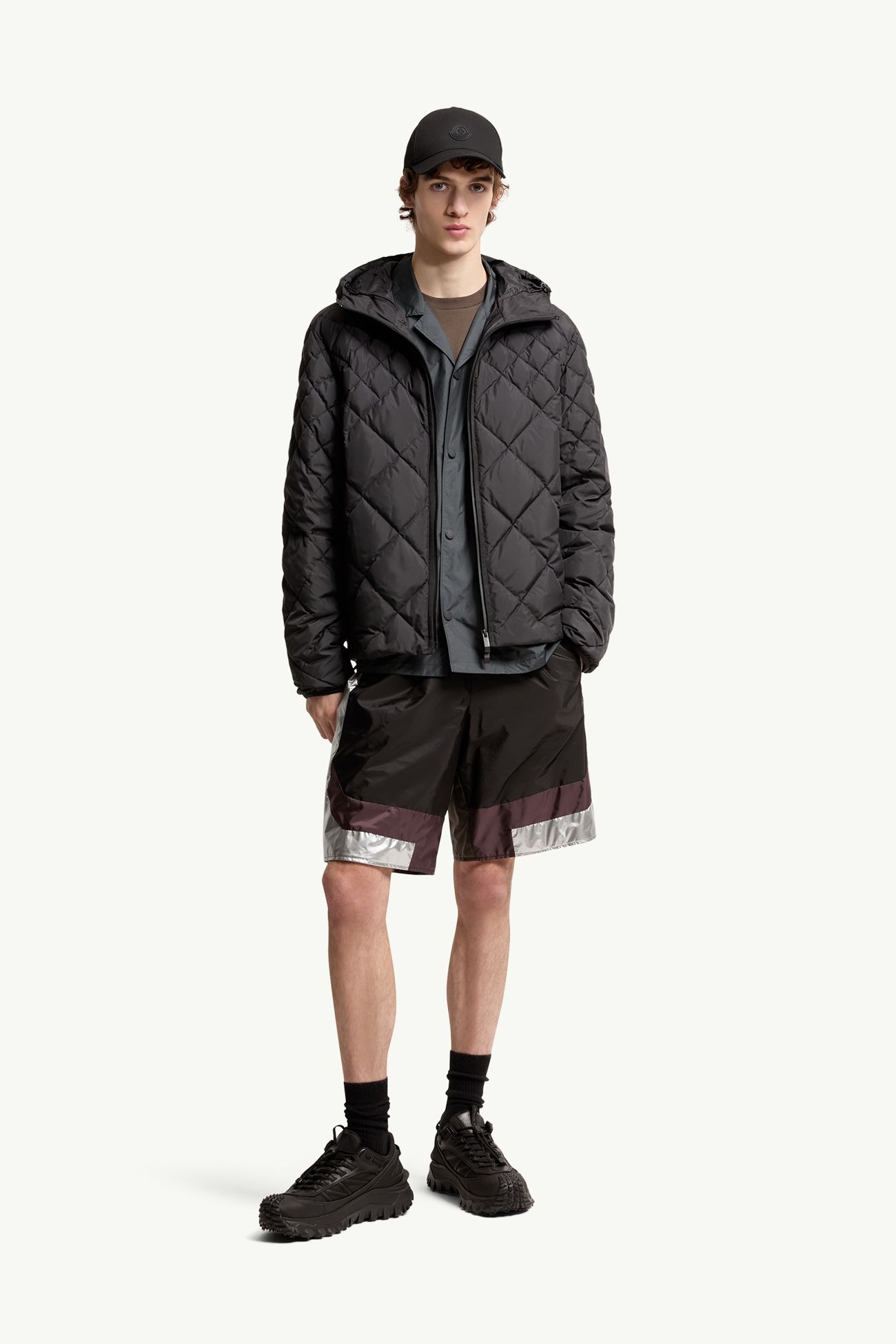 Piumino corto con cappuccio e trapuntatura geometrica Merak Uomo Nero Moncler 0