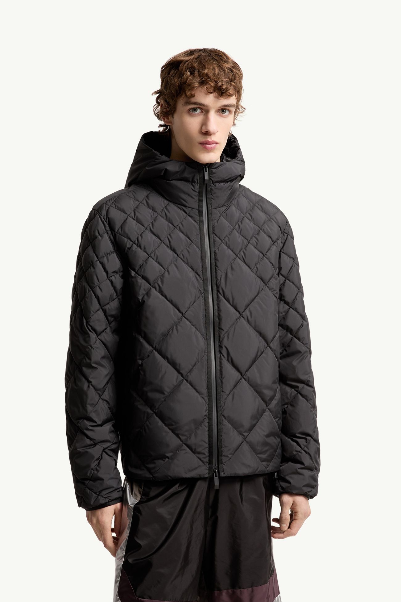 Merak kurze Daunenjacke mit Kapuze und geometrischer Steppung Herren Schwarz Moncler 3
