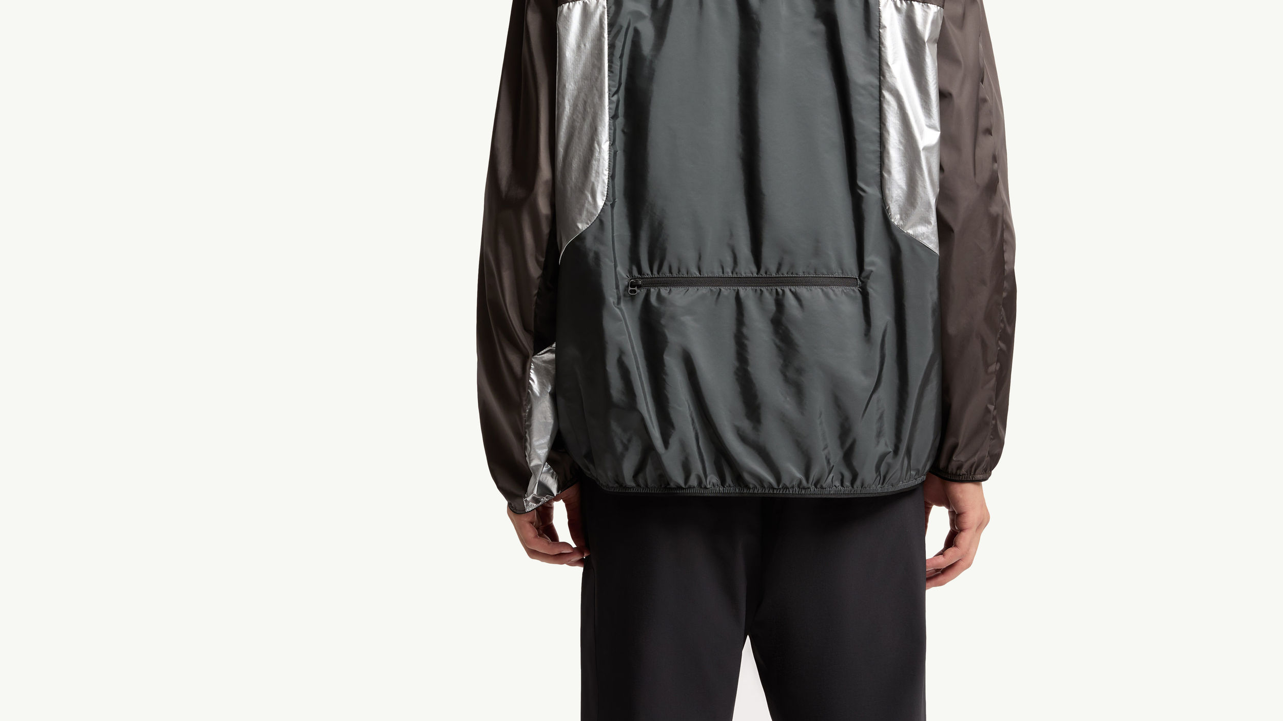 Slide 2 - product.feature.detailbackpocket.title