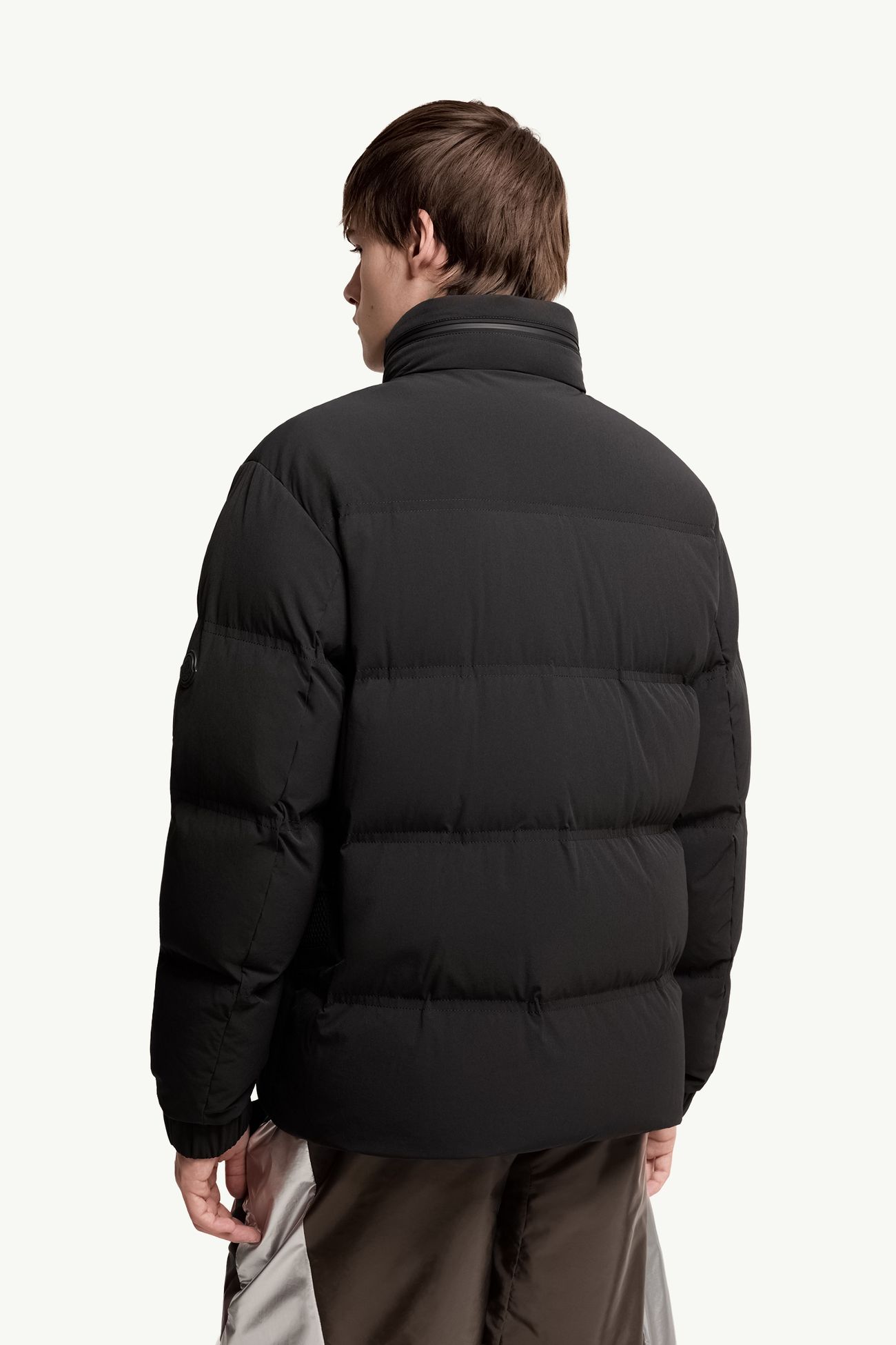 Adhara ショートダウンジャケット メンズ ブラック Moncler 4