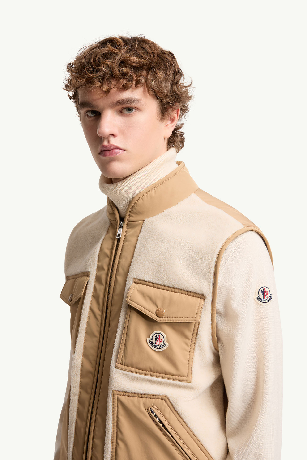Gilet imbottito in piuma Karakai in pile effetto teddy Uomo Beige Chiaro Moncler 1