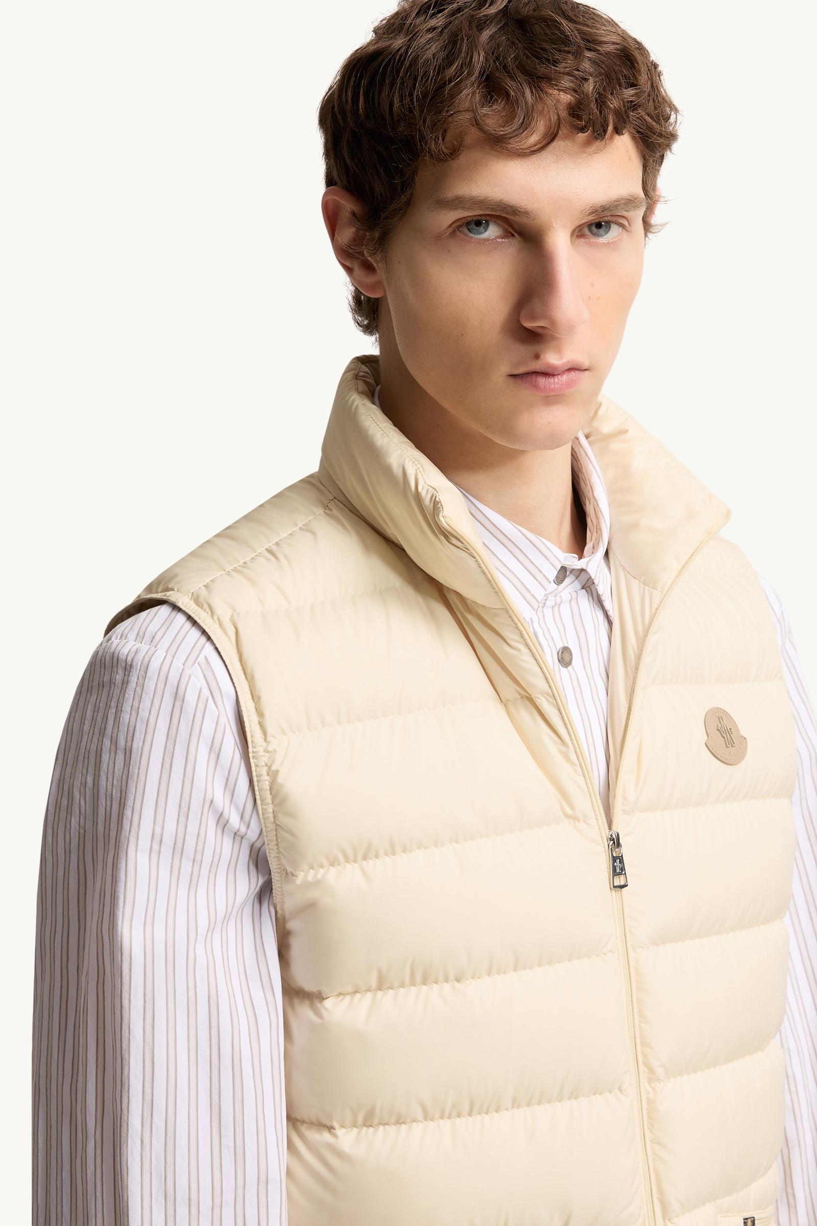 MONCLER クリーム色 ダウンベスト Ochre Yellow Lechtal Down Vest - Vests for Men | Moncler US