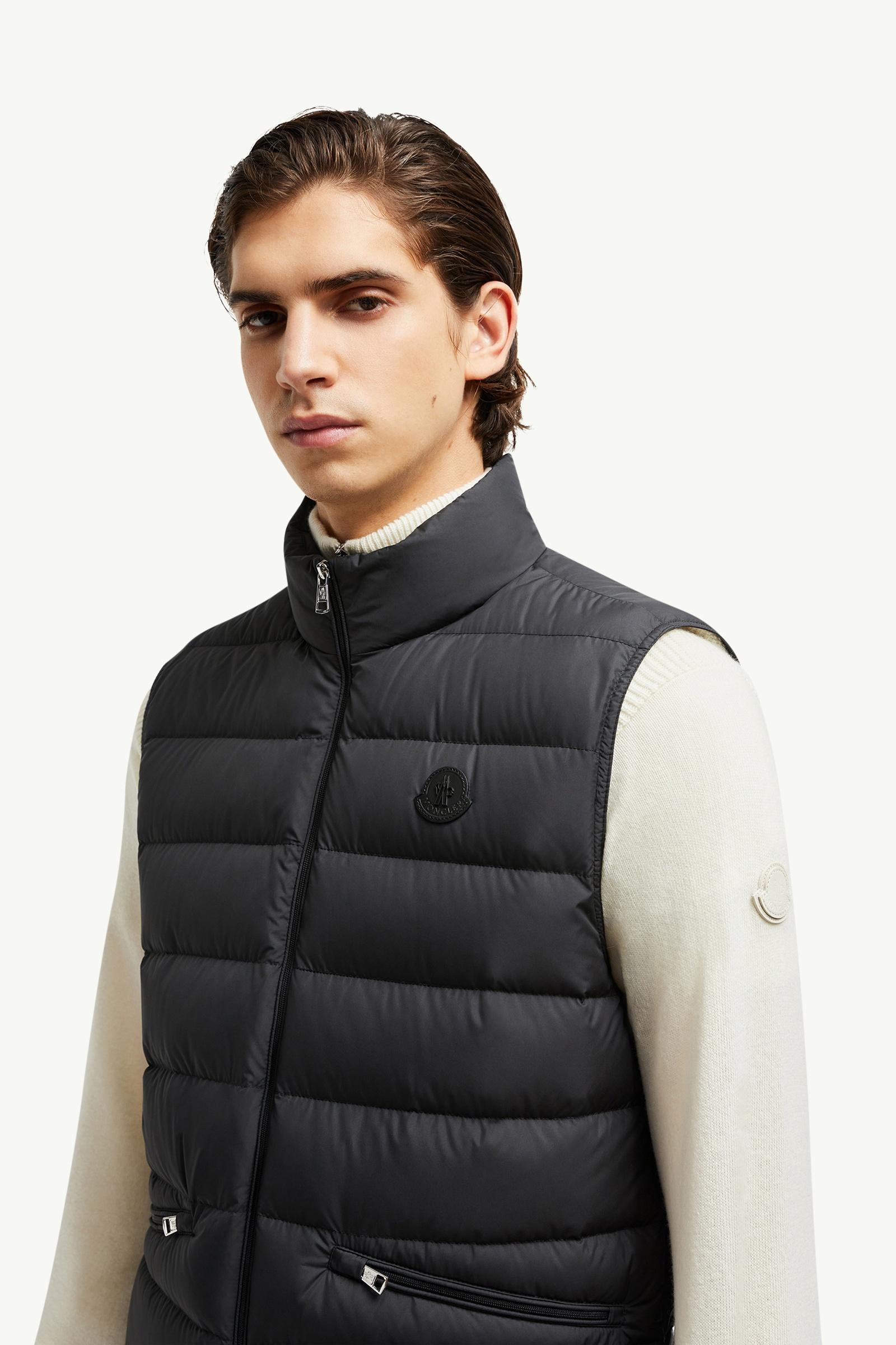新品　MONCLER LYTHRUM GILET 新品 MONCLER LYTHRUM GILET Moncler Luzule logo-patch Padded Gilet