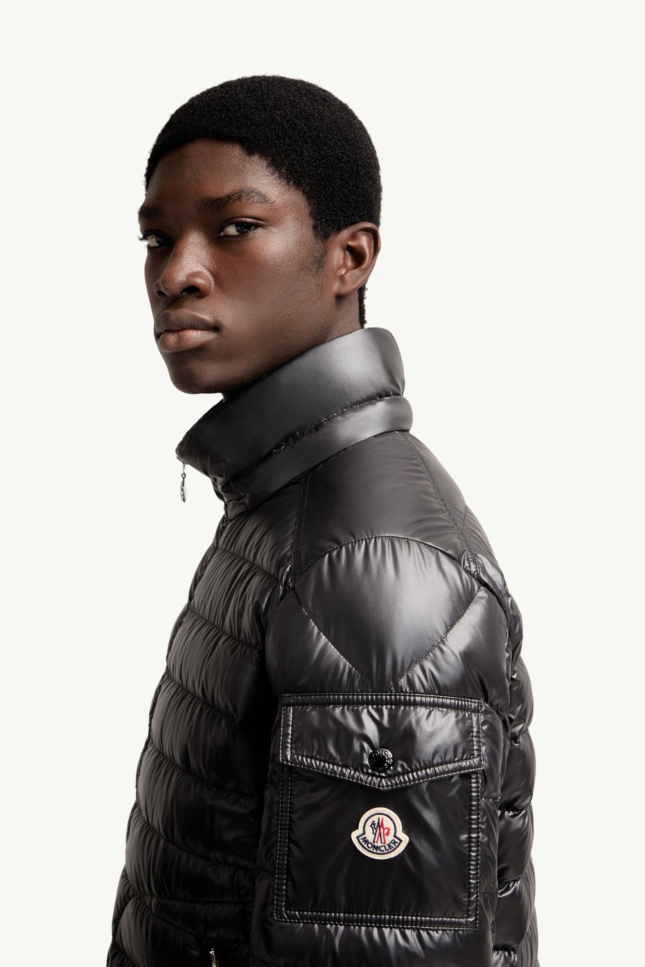 Piumino corto Lauros con cappuccio Uomo Nero Moncler 1