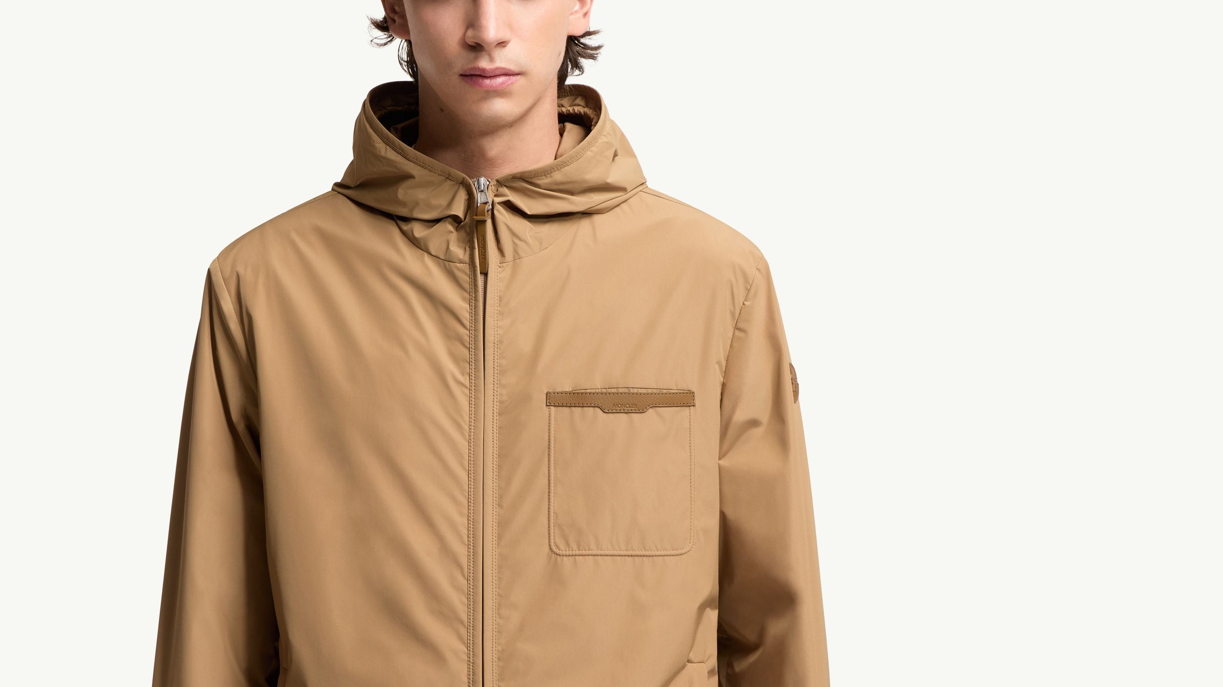 Slide 1 - Détails en cuir