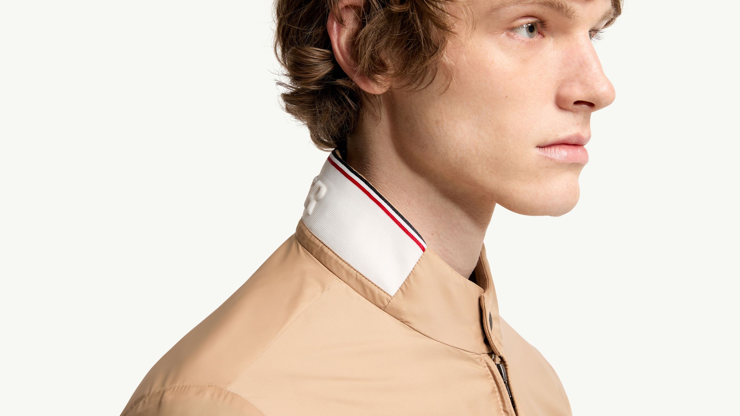 Slide 2 - product.feature.detailtricolorpipingcollar.title