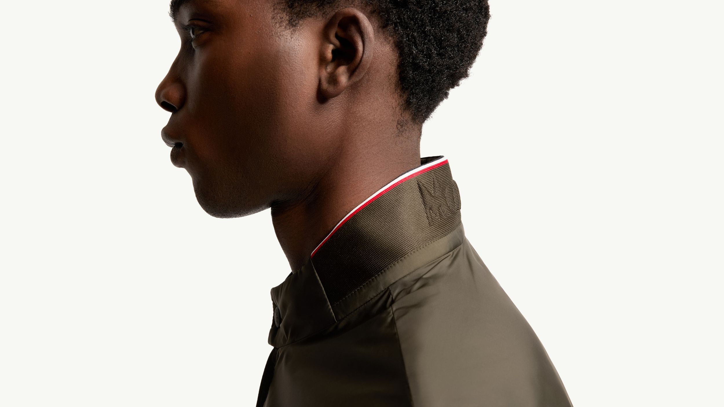 Slide 2 - product.feature.detailtricolorpipingcollar.title