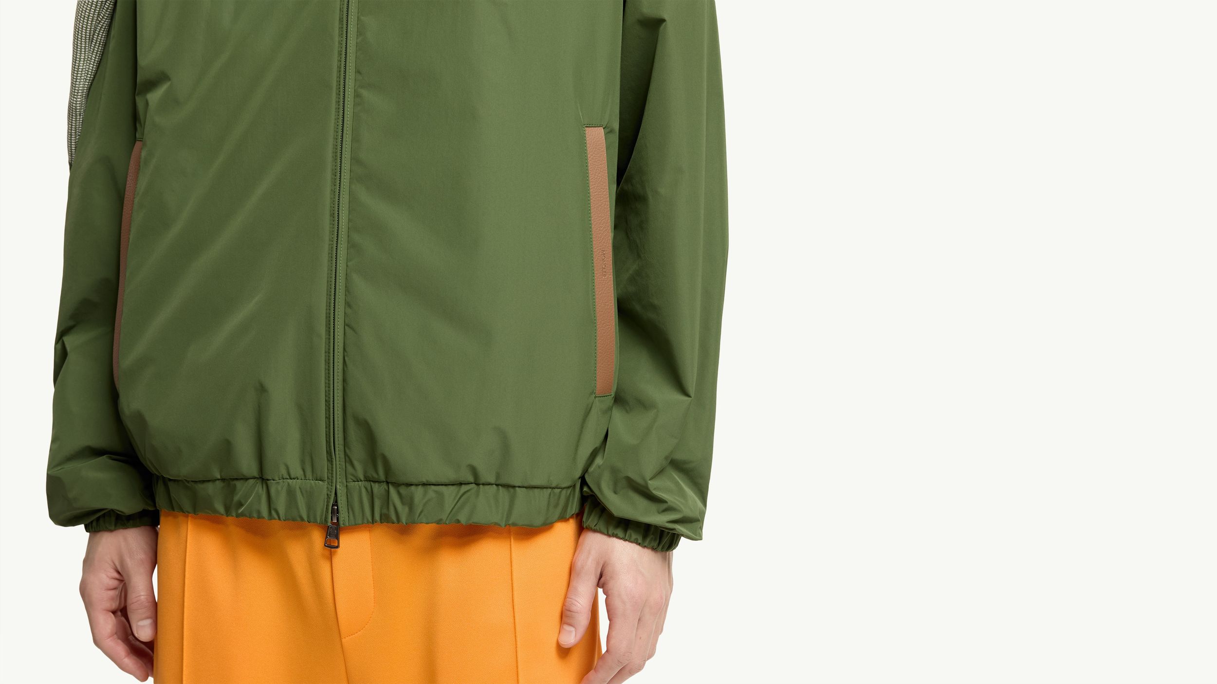 Slide 1 - レザーのアクセント