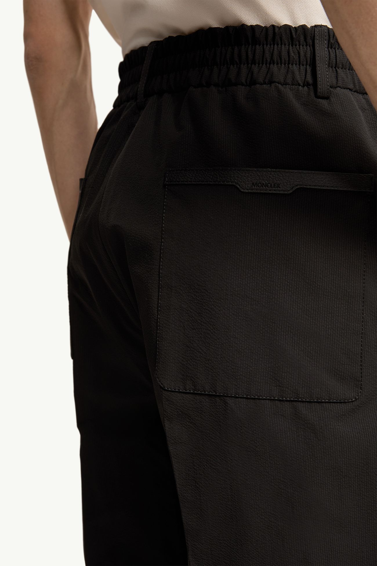 ショートパンツ メンズ ブラック Moncler 5