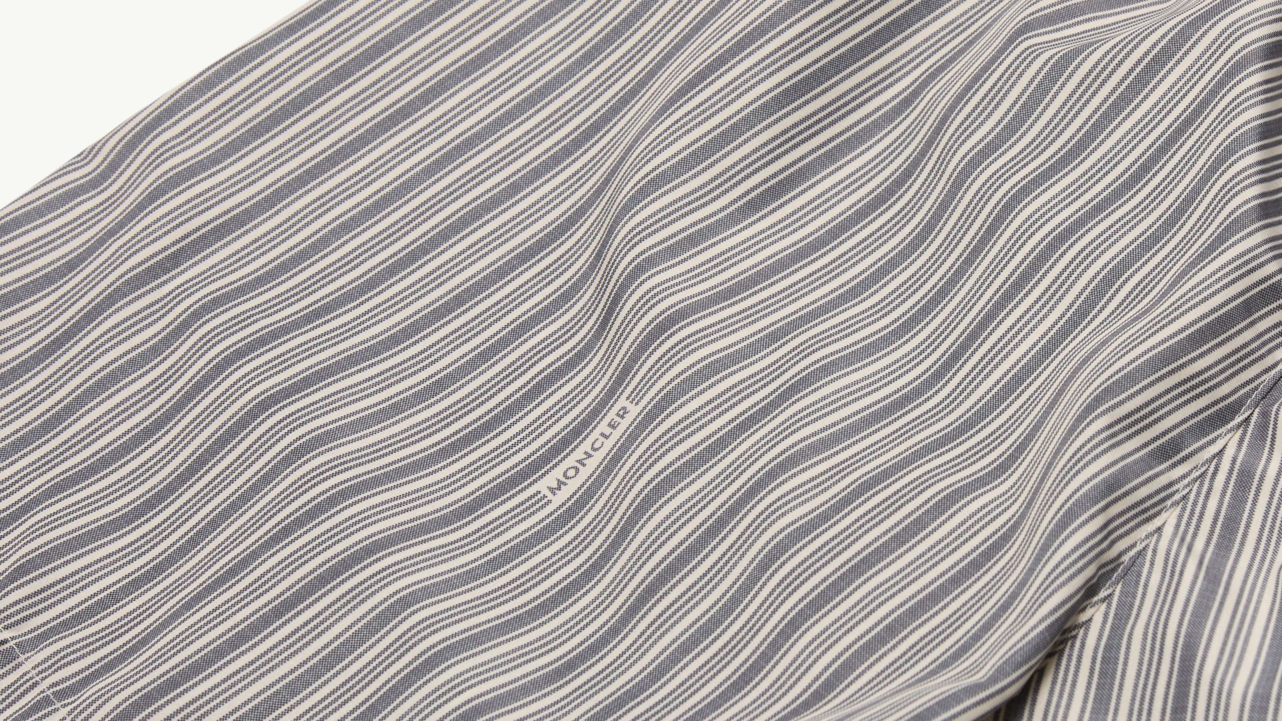 Slide 1 - product.feature.texturestripes.title
