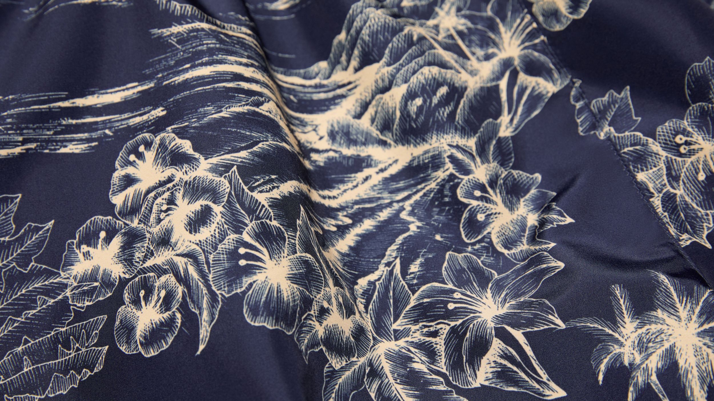 Slide 1 - product.feature.texturefloral.title