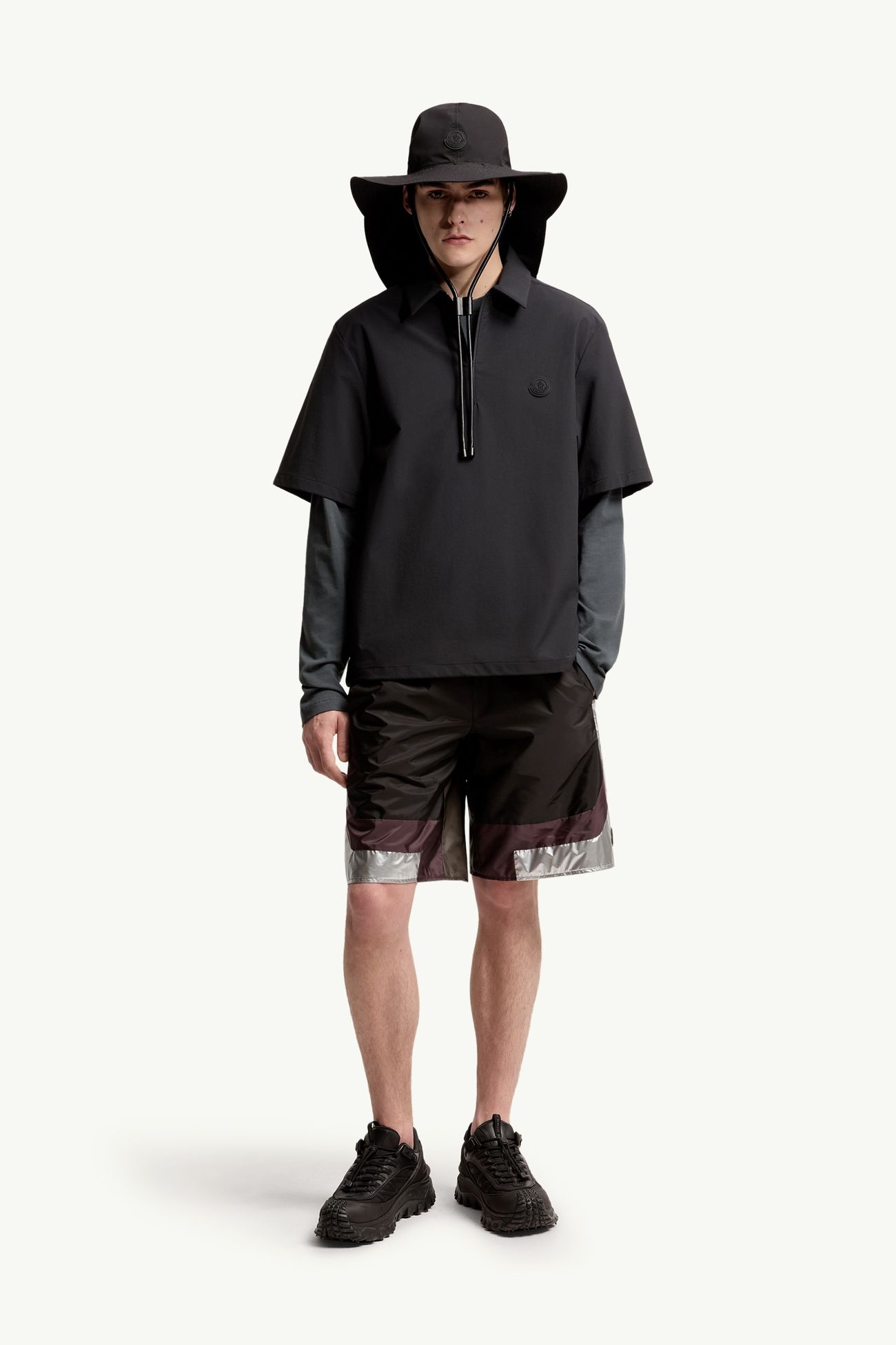 Kurzarmshirt mit halbem Reißverschluss und Logo Herren Schwarz Moncler 0