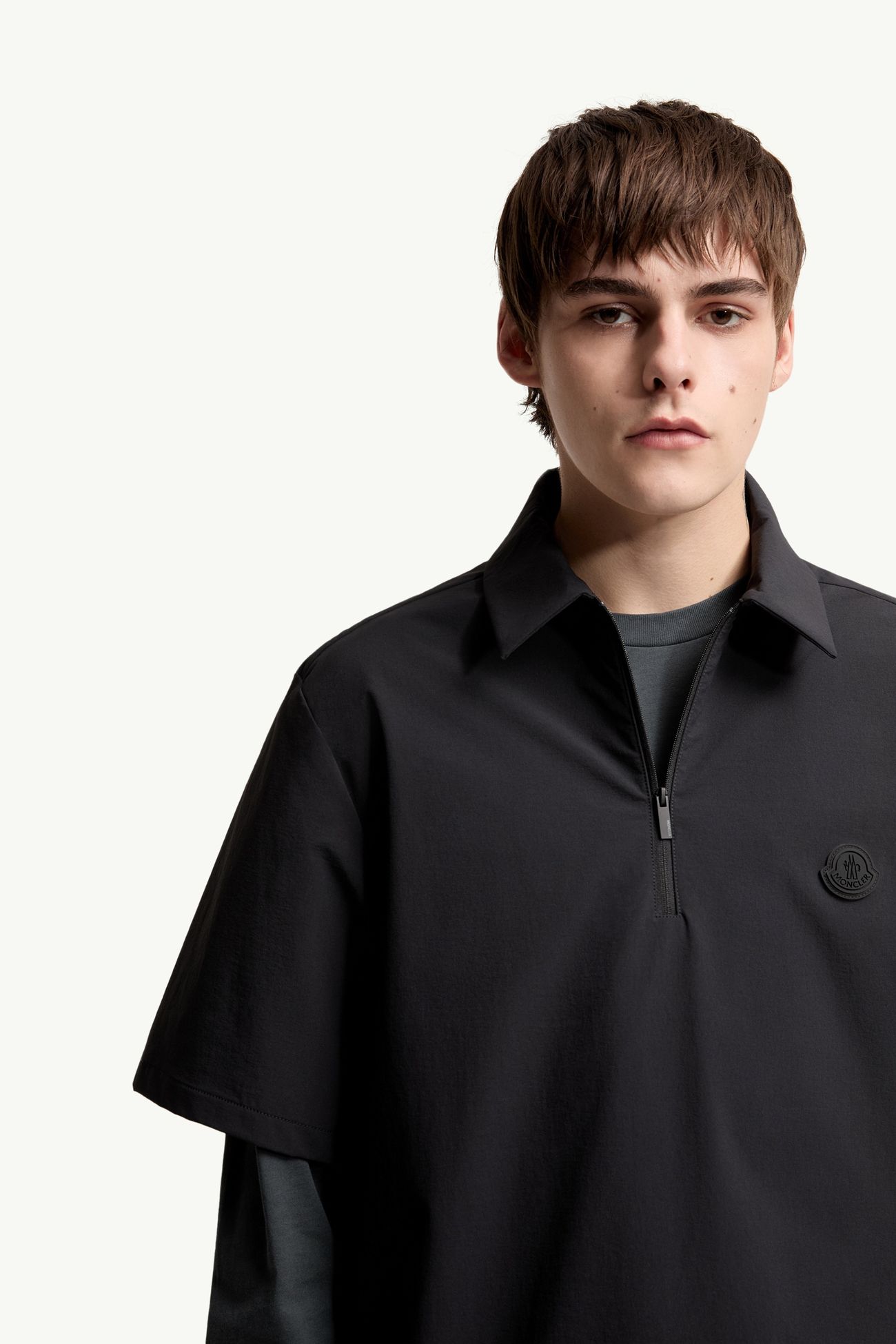 Camicia a maniche corte con mezza zip e logo Uomo Nero Moncler 5