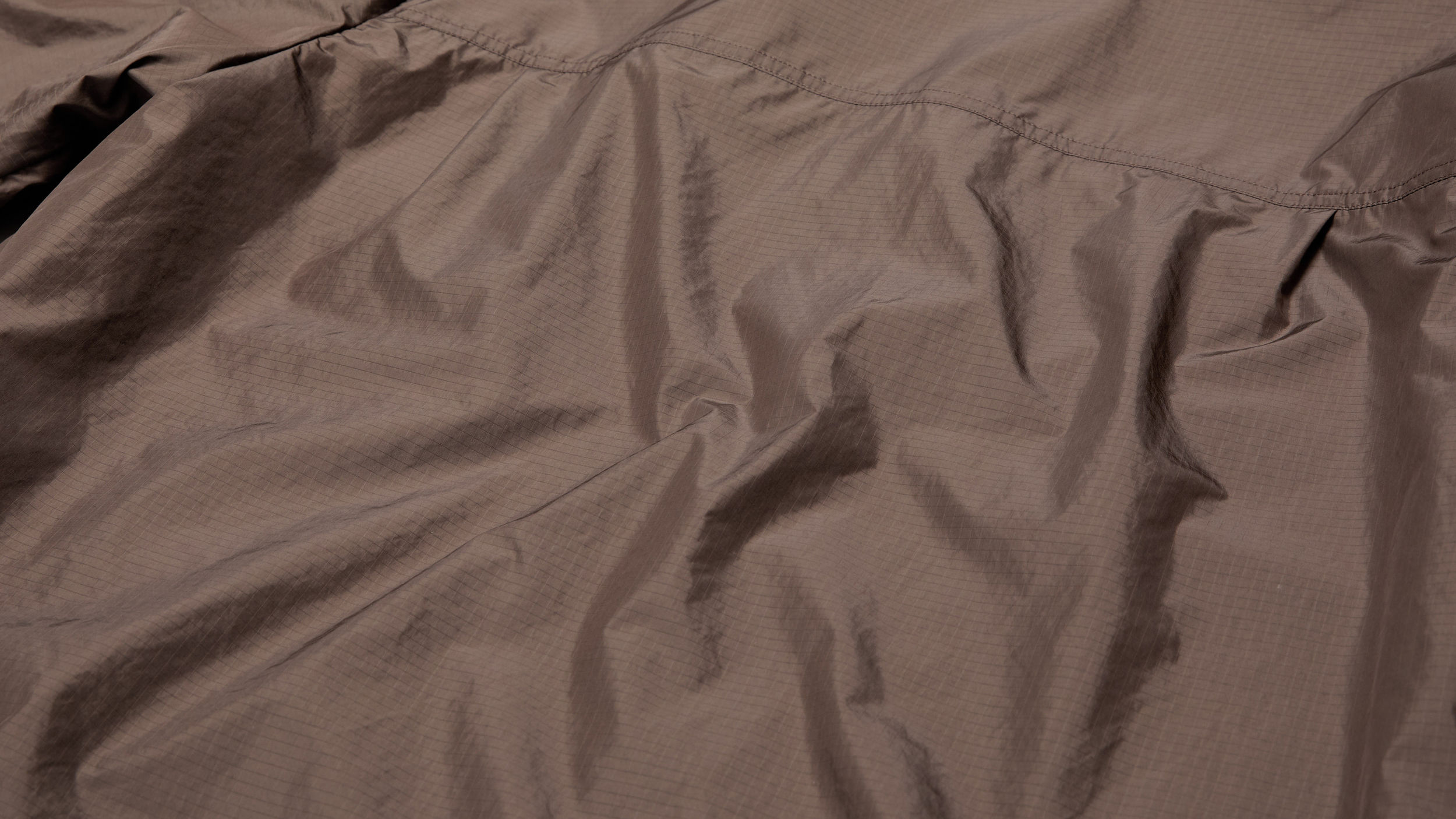 Slide 2 - product.feature.textureripstopmaterial.title