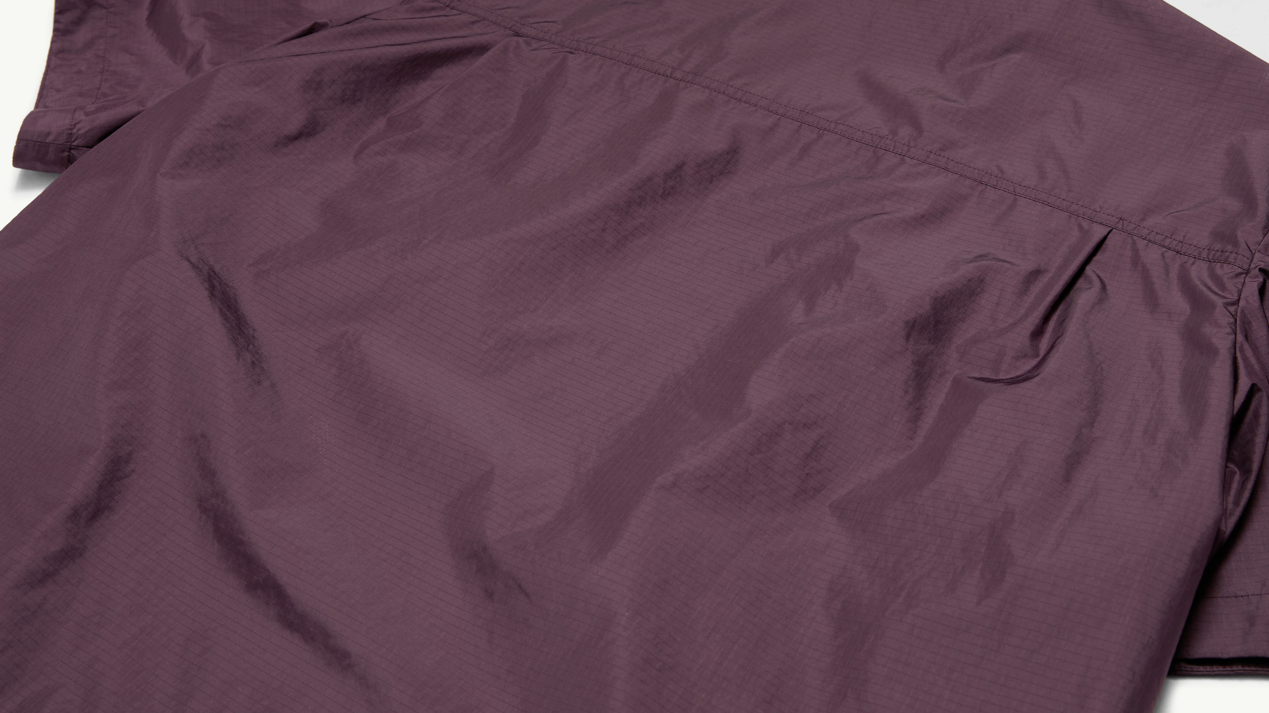 Slide 2 - product.feature.textureripstopmaterial.title