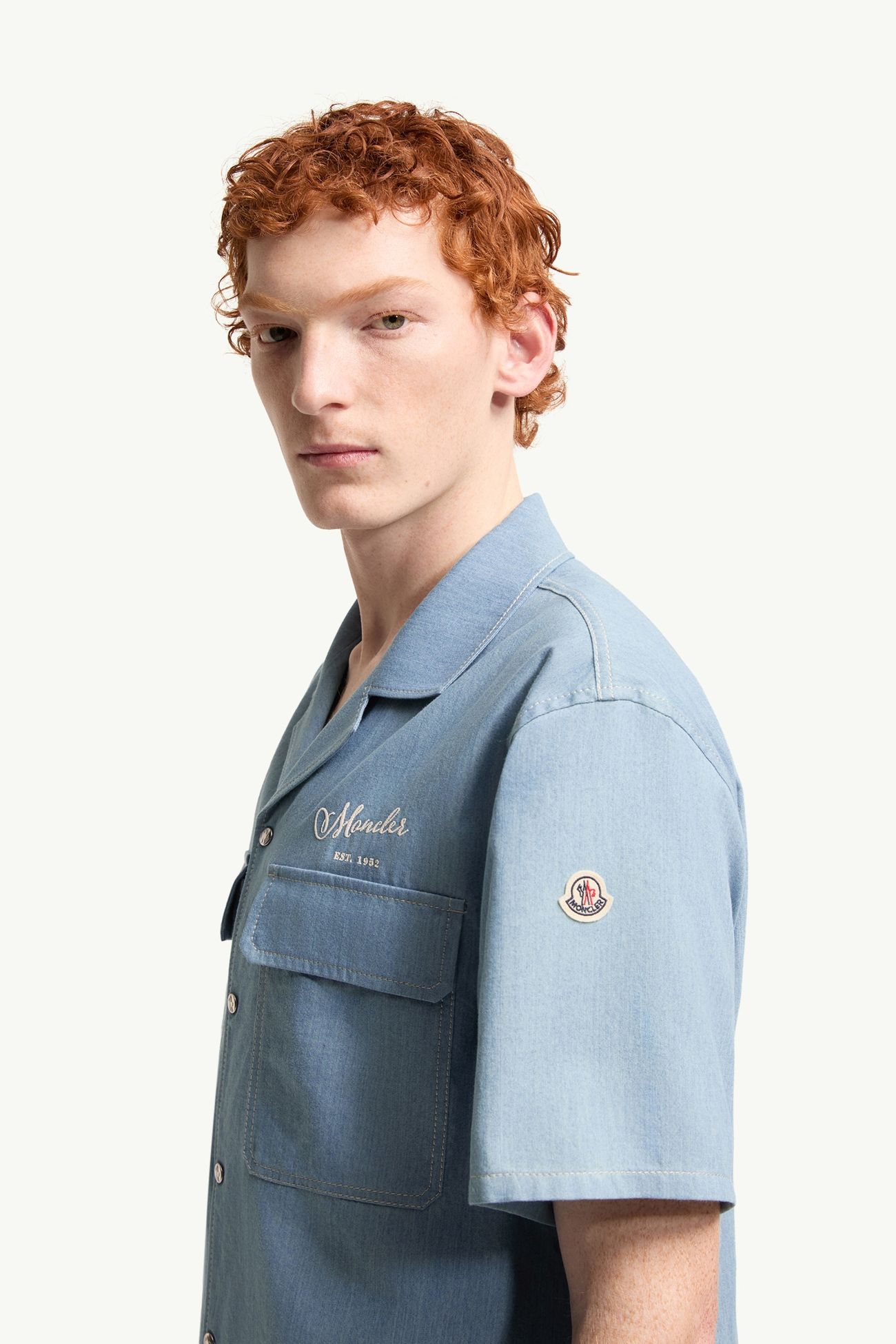Chemise en denim à logo brodé Hommes Bleu Pastel Moncler 1