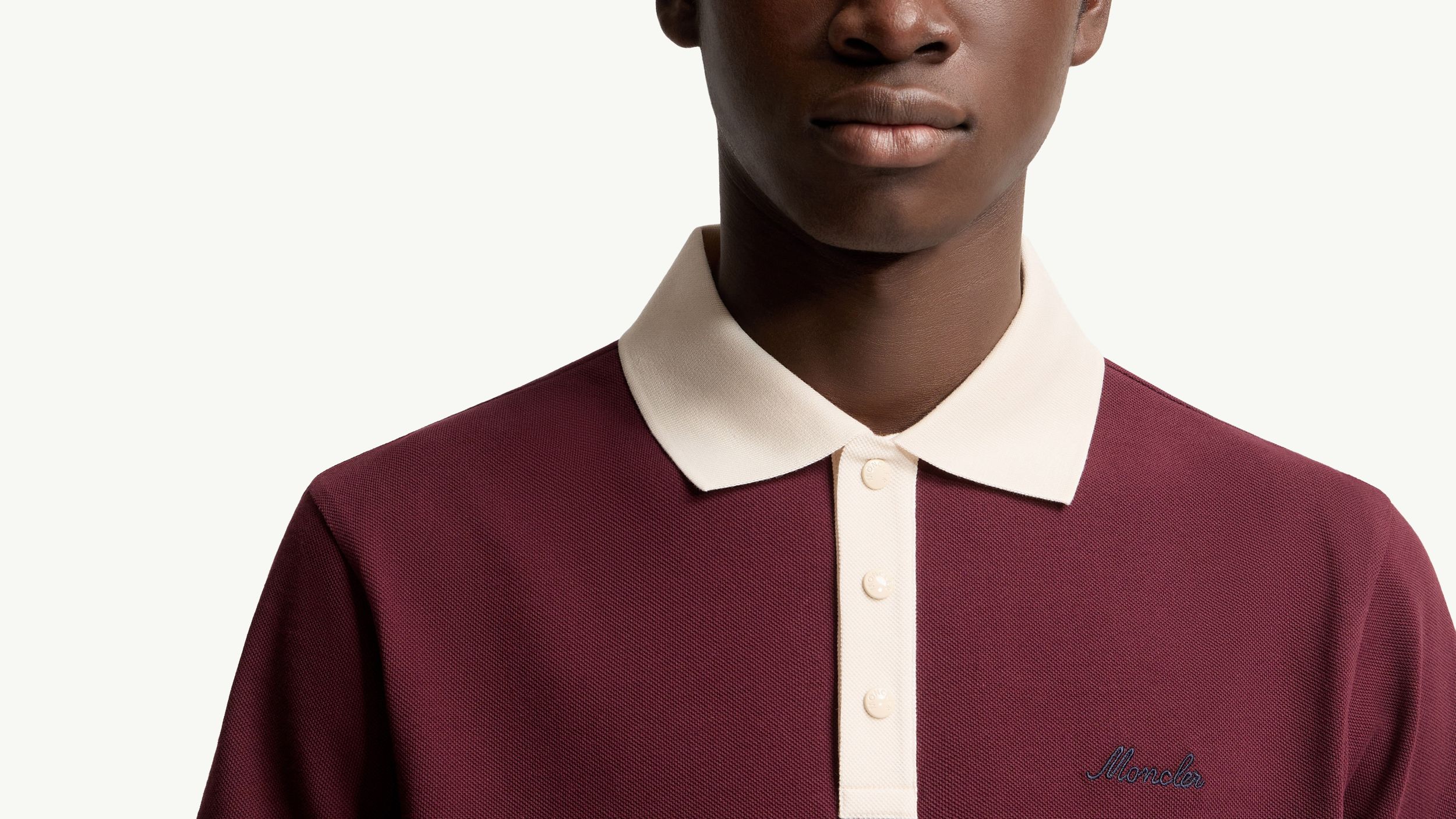 Slide 1 - product.feature.detailcontrastingcollar.title