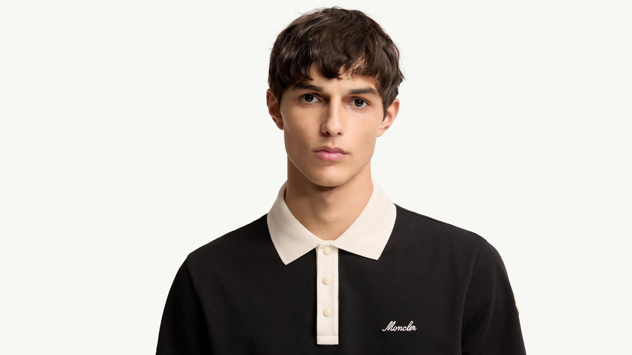 Slide 1 - product.feature.detailcontrastingcollar.title