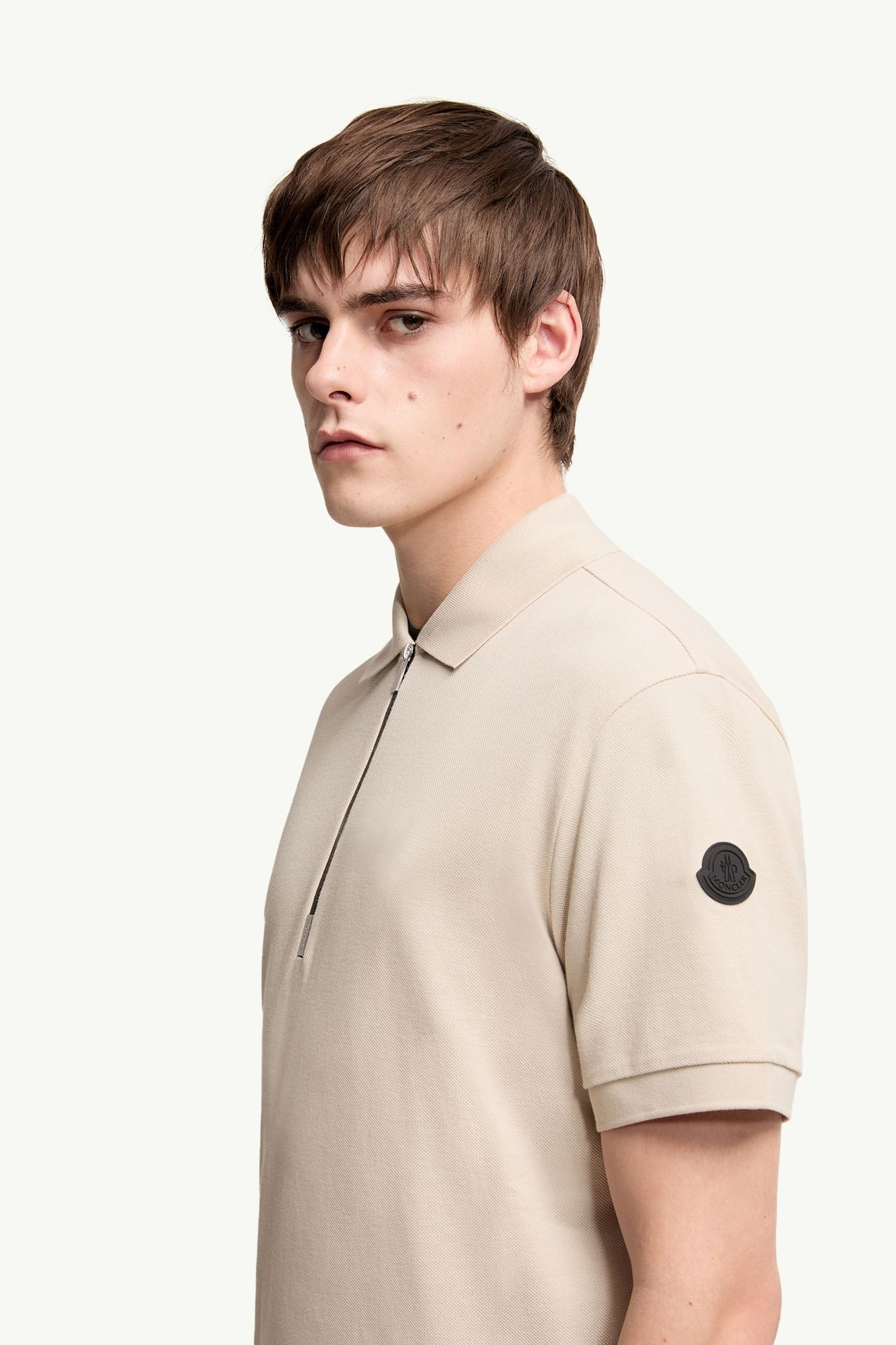 Polo in piquet di cotone con mezza zip e logo Uomo Beige Chiaro Moncler 1
