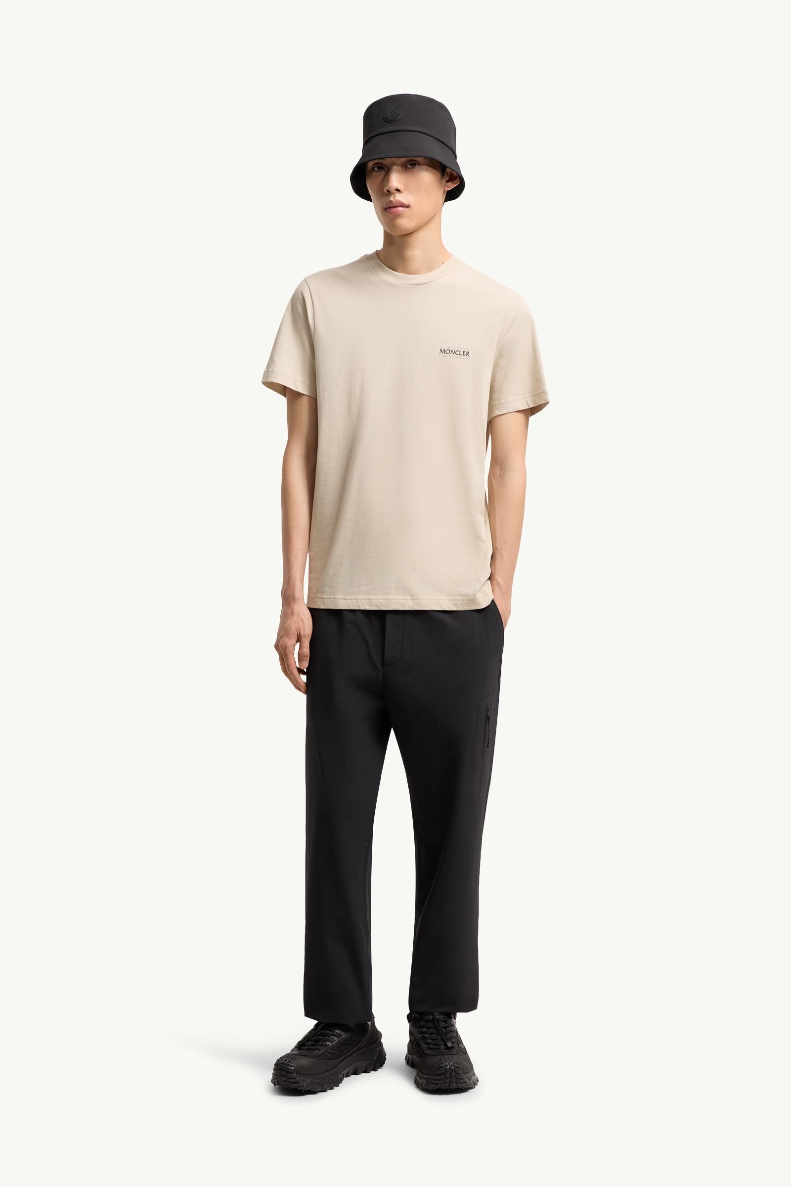 Moncler ロゴ スタッズ Tシャツ ベージュ XL モンクレール メンズ ライトベージュ Tシャツ : Tシャツ＆ポロシャツ 向けの メンズ