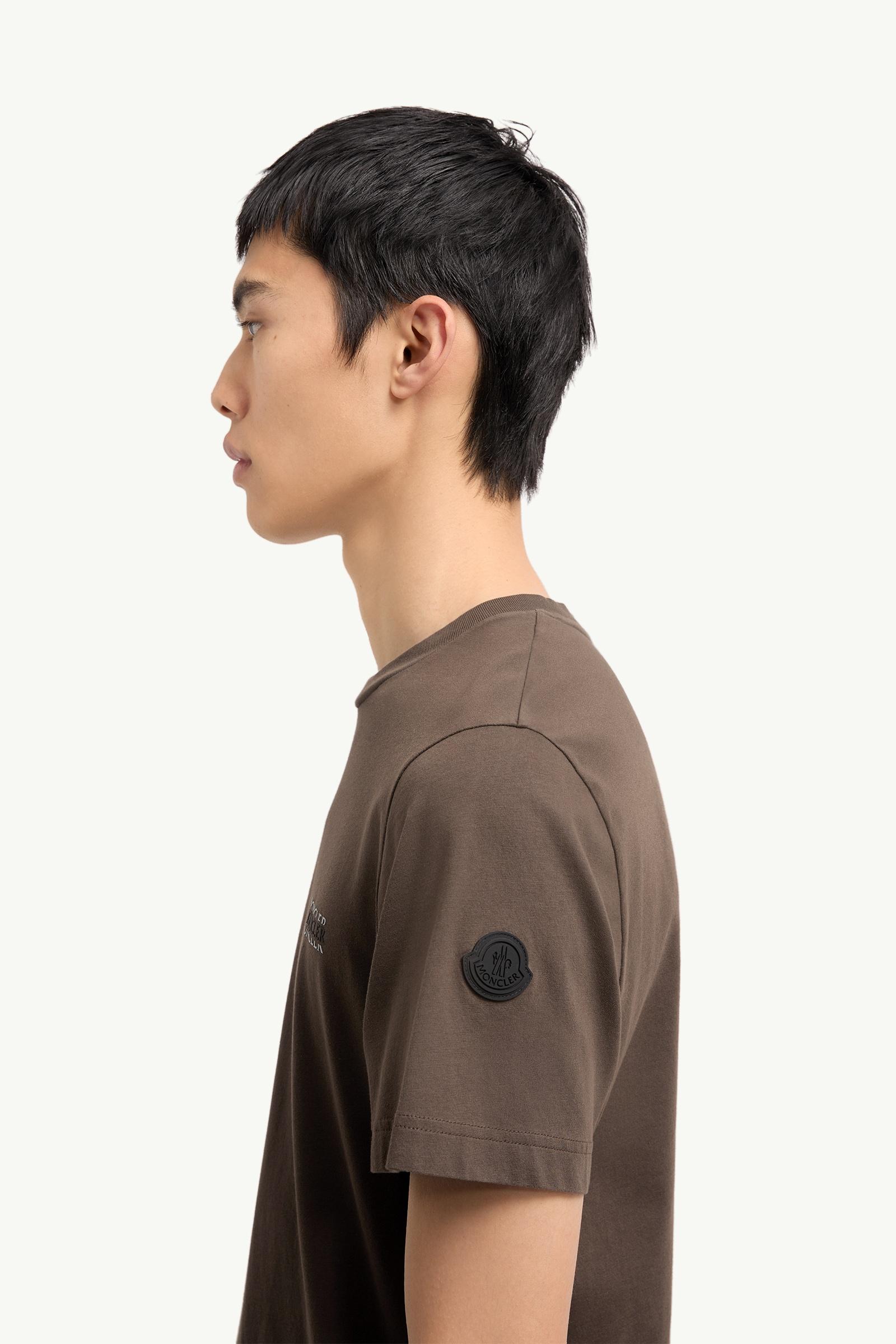 ブラウン Tシャツ : Tシャツ＆ポロシャツ 向けの メンズ | モンクレール