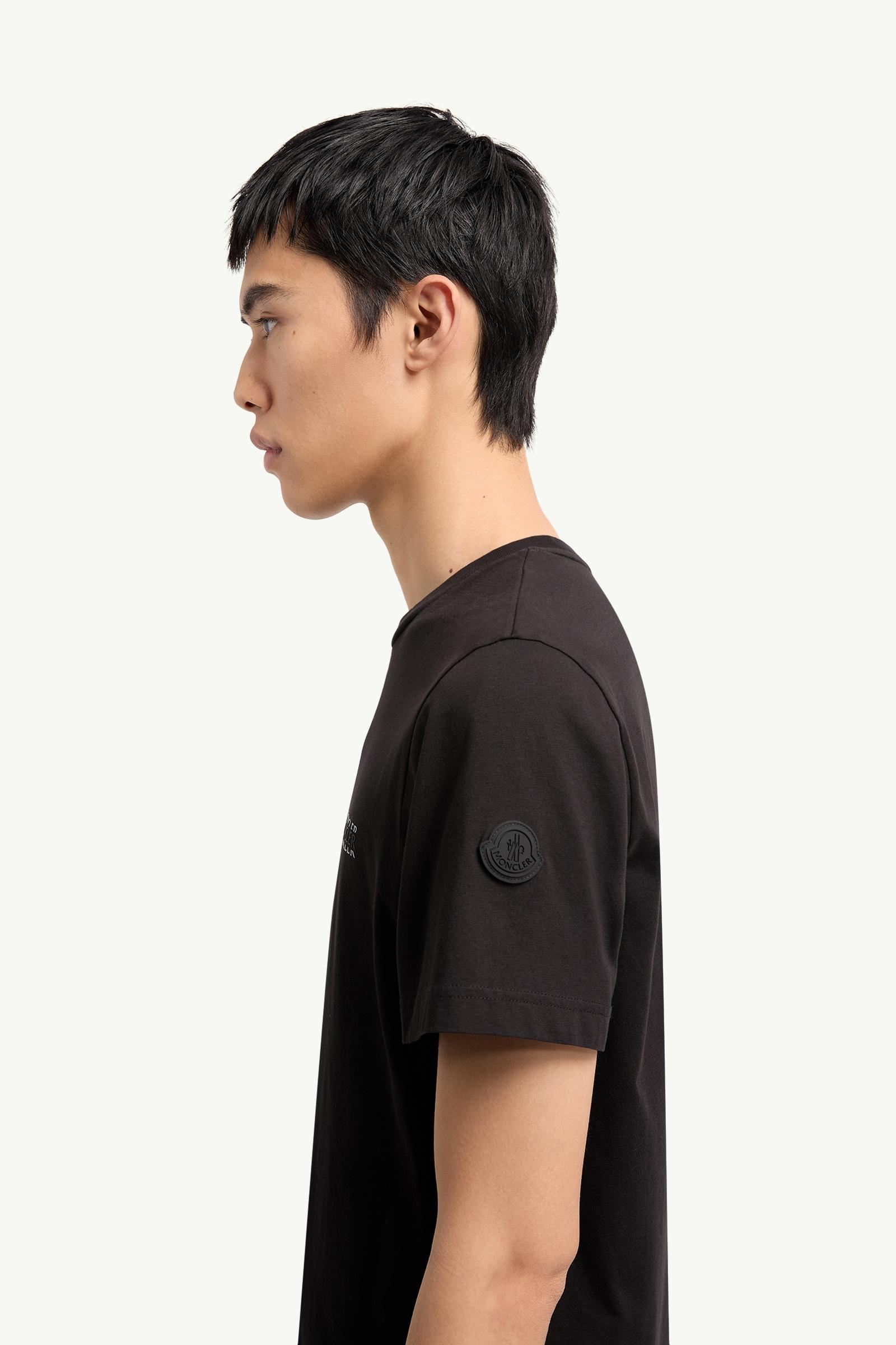 ブラック Tシャツ : Tシャツ＆ポロシャツ 向けの メンズ | モンクレール