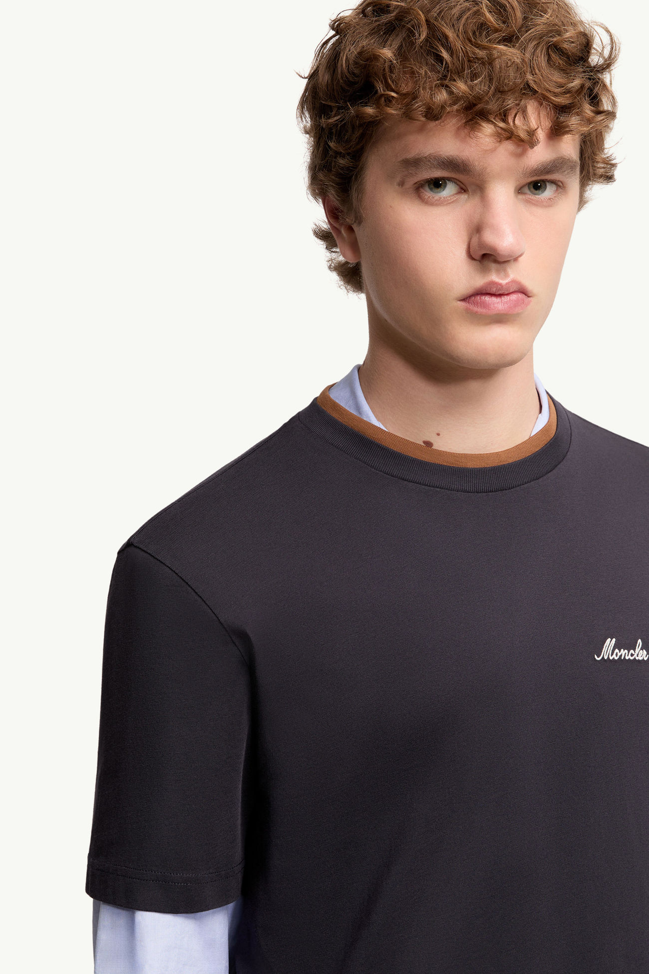 T-Shirt aus Baumwolle mit gesticktem Logo Herren Navyblau Moncler 5