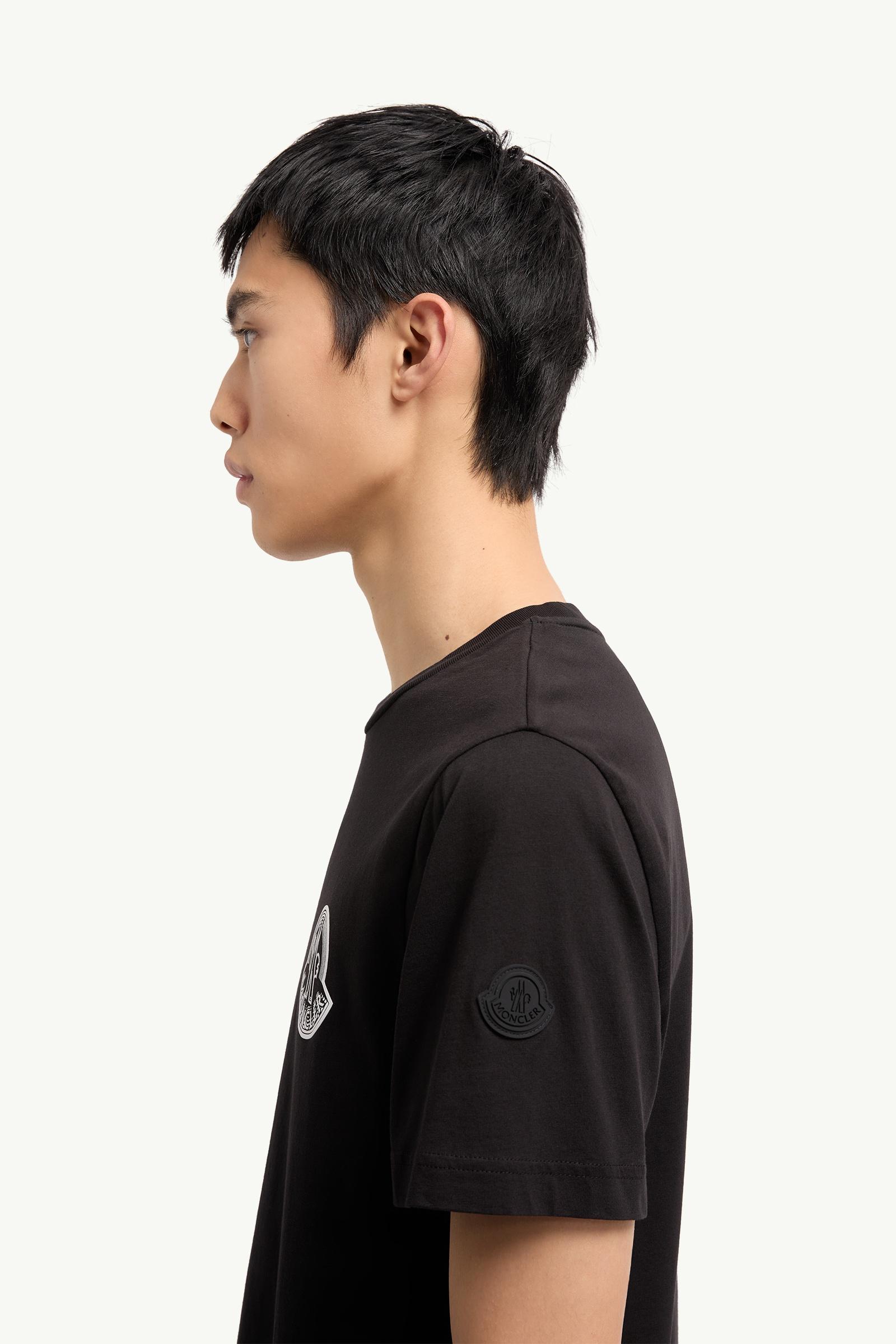 ブラック Tシャツ : Tシャツ＆ポロシャツ 向けの メンズ | モンクレール