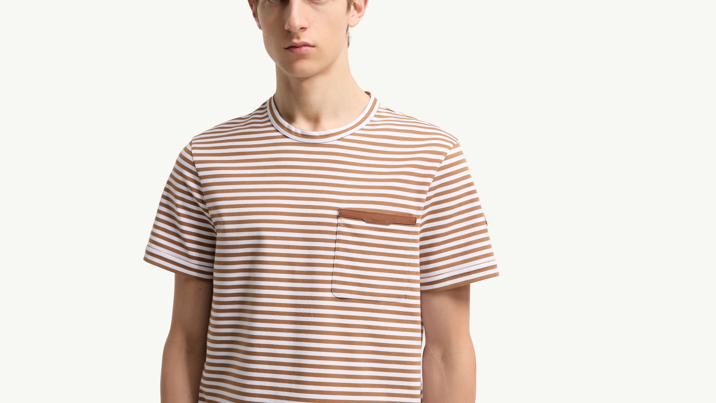 Slide 1 - Détails en cuir