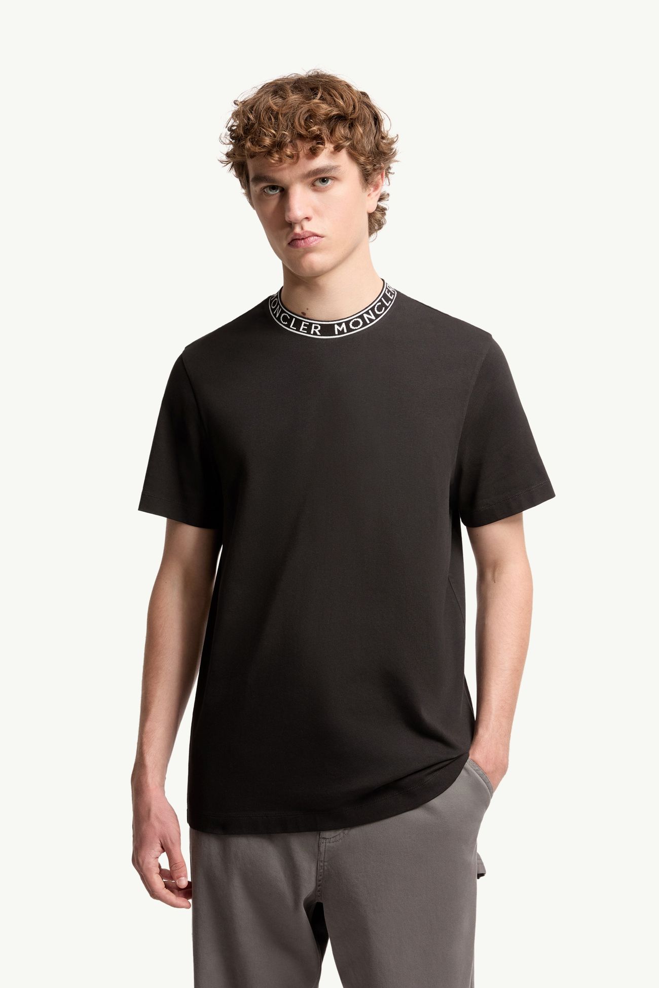 ブラック Tシャツ : Tシャツ＆ポロシャツ 向けの メンズ | モンクレール