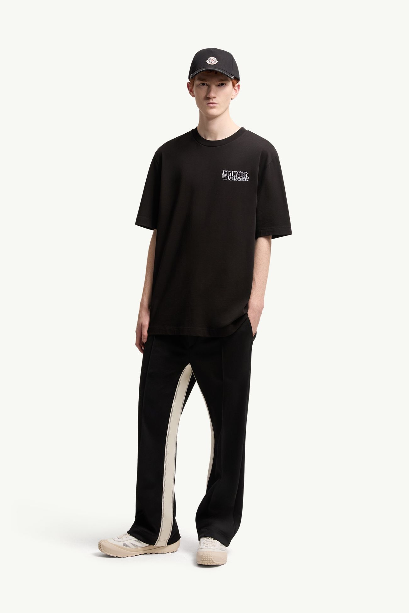 ブラック Tシャツ : Tシャツ＆ポロシャツ 向けの メンズ | モンクレール