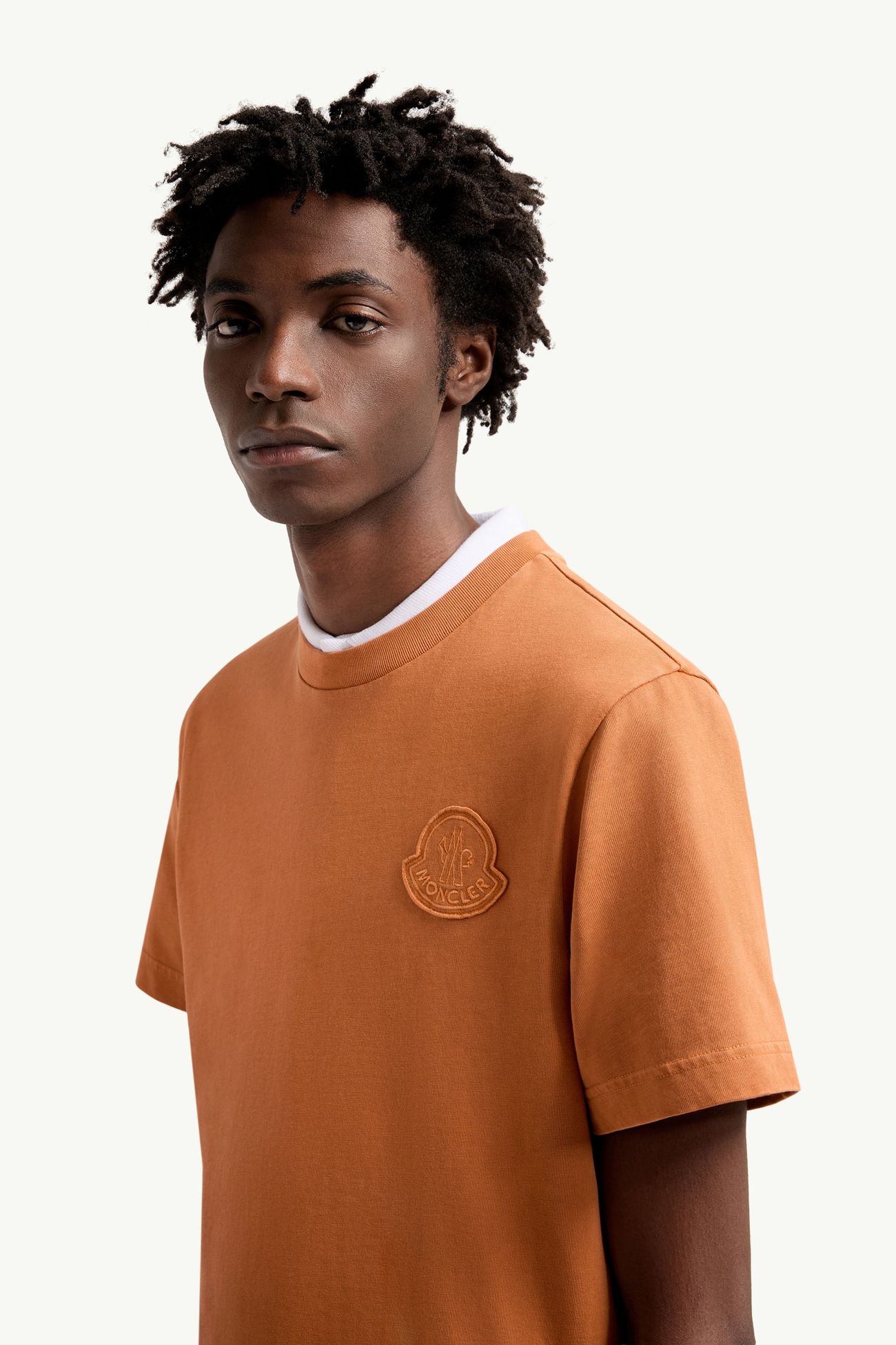 T-shirt logata in cotone Uomo Arancione Moncler 1