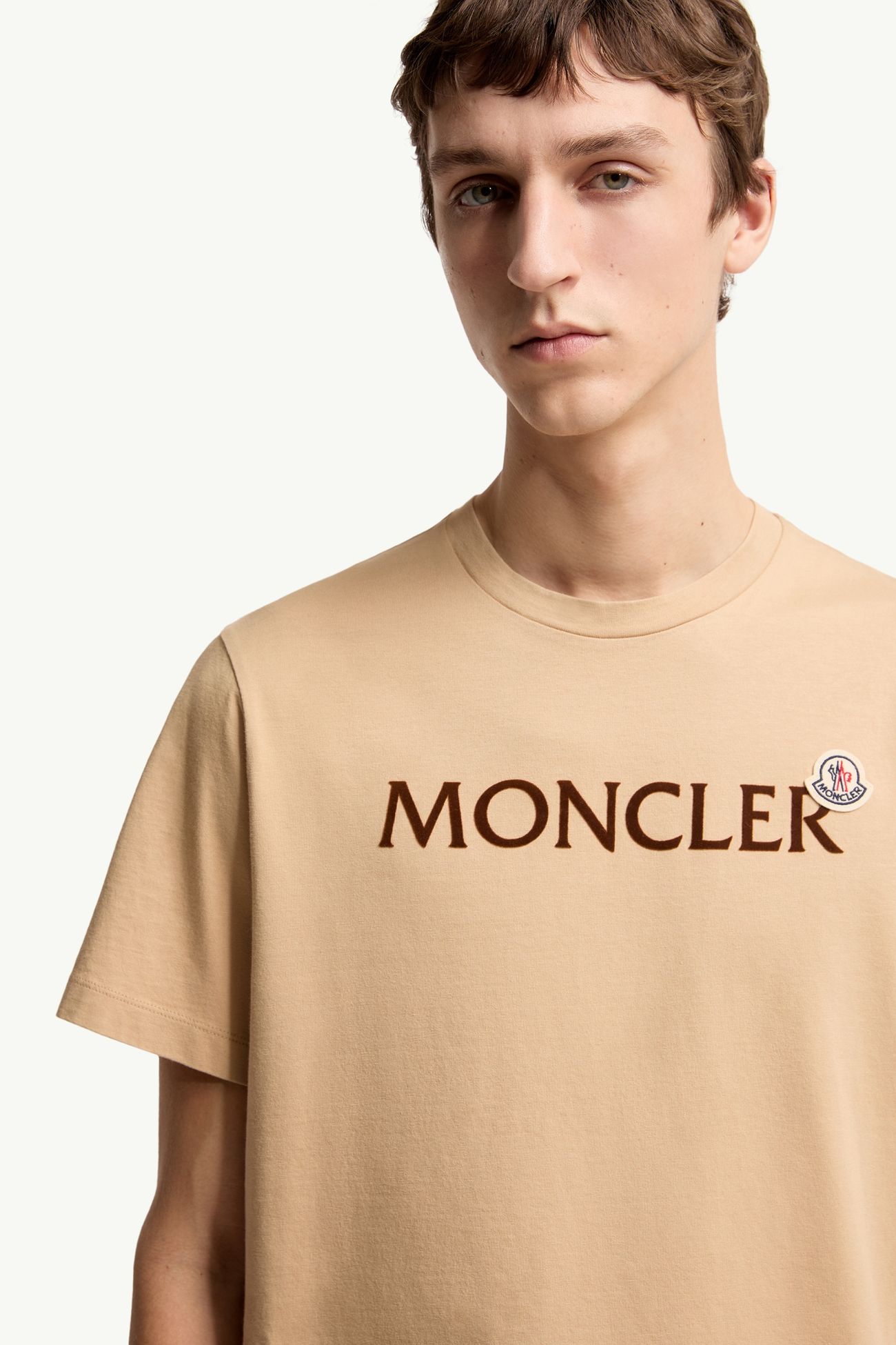 T-shirt con logo floccato in cotone Uomo Beige Chiaro Moncler 5