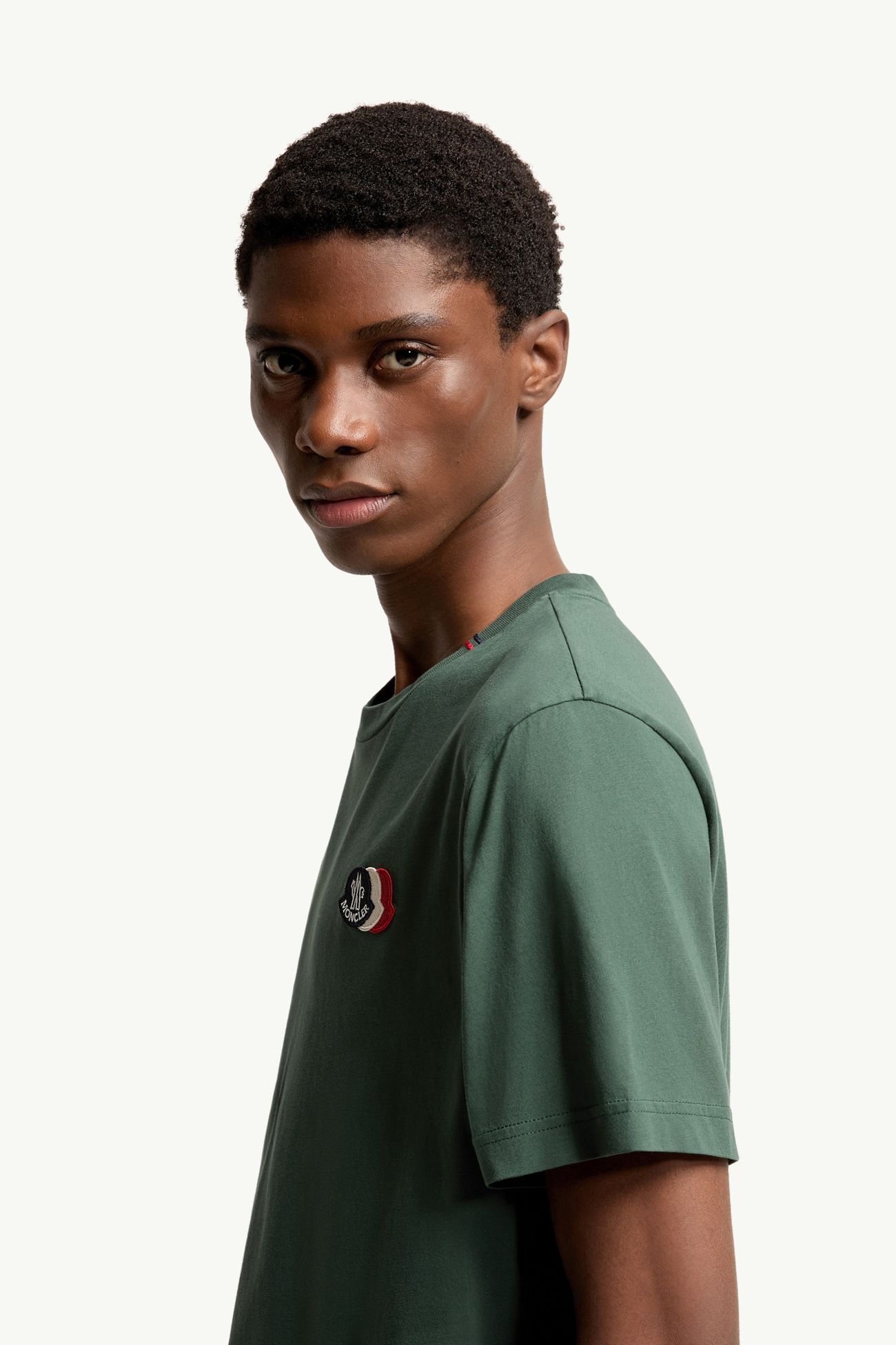 Camiseta de algodón con logotipo tricolor bordado Hombre Verde Esmeralda Moncler 1