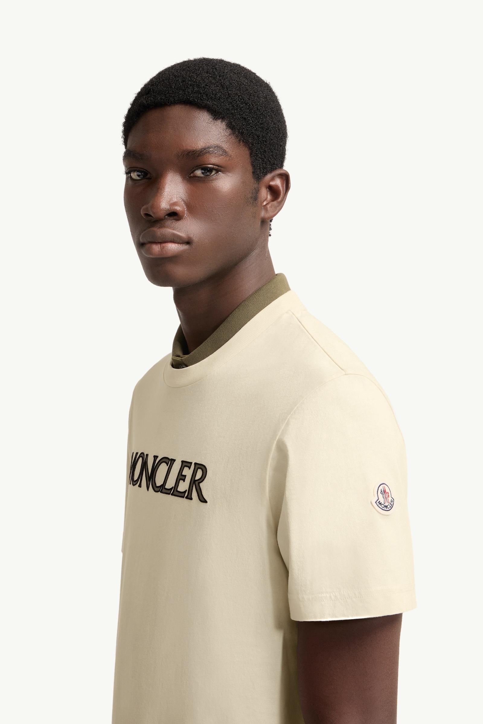 【即購入可】モンクレール　MONCLER ロゴプリント Tシャツ アイボリー White Ivory Logo Print Cotton T-Shirt - Polos & T-shirts for Men